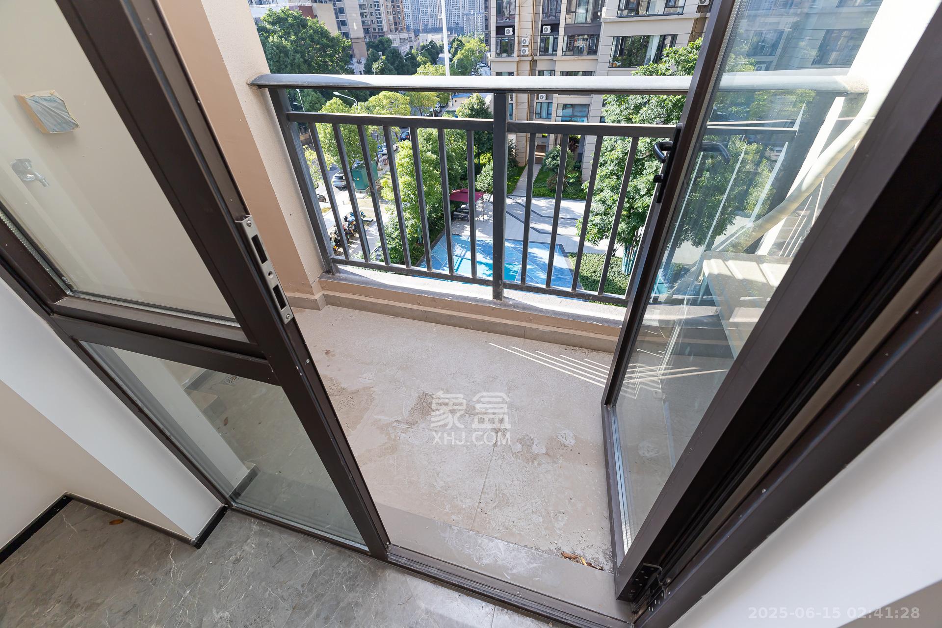 裕和府（乐万邦康桥悦城）  4室2厅2卫    140.0万阳台