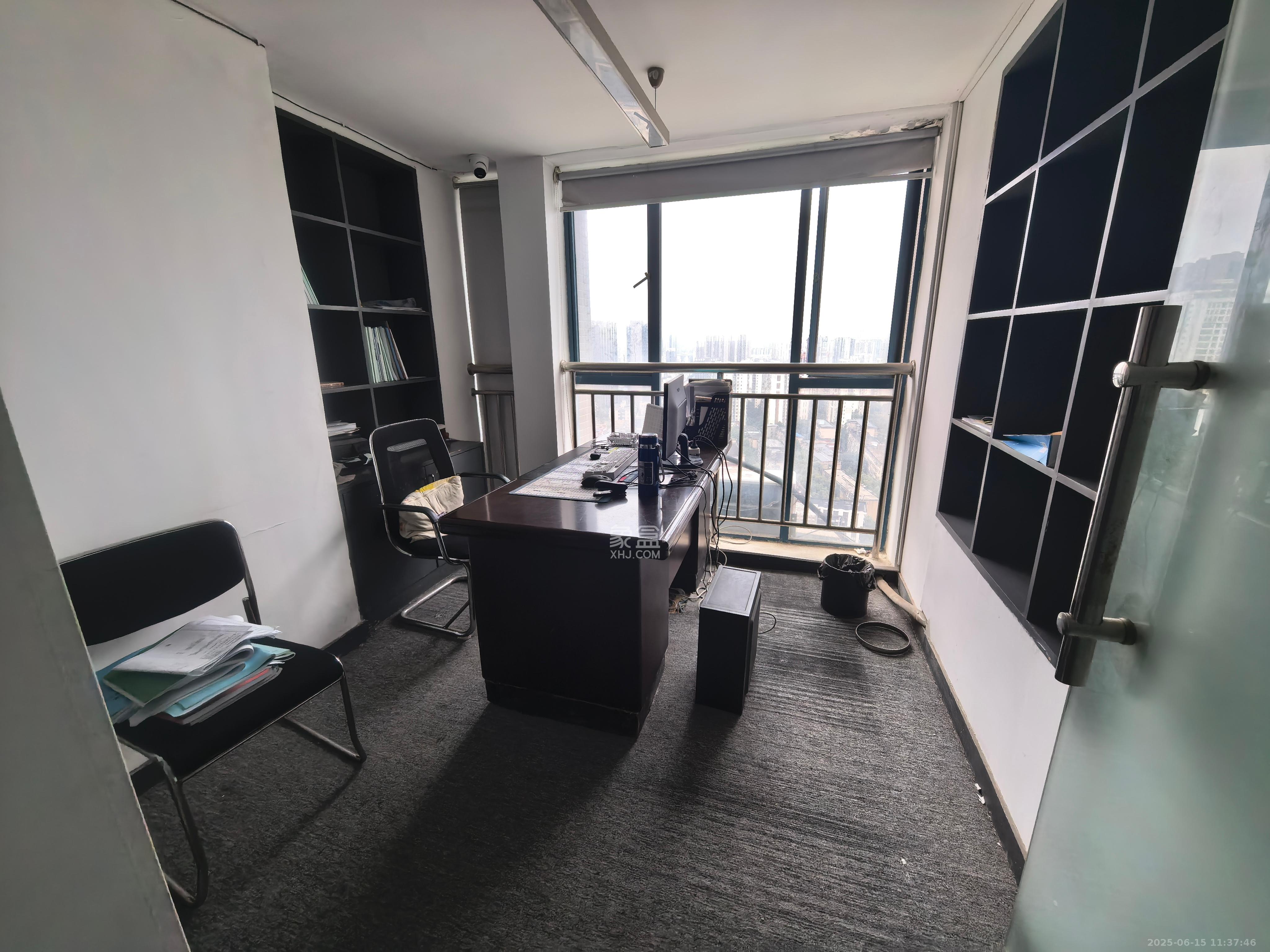 东一国际  1室2厅1卫    6500.0元/月室内图