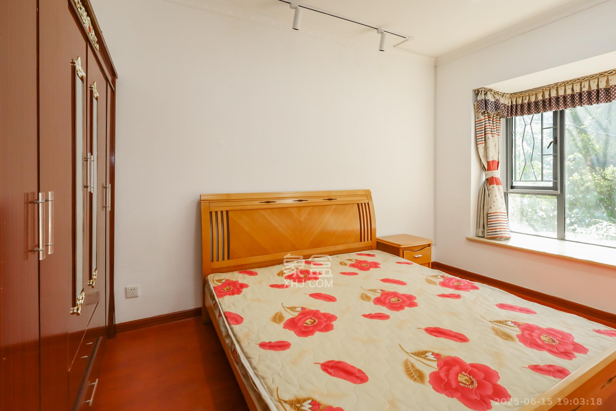 钰龙天下一期  3室2厅1卫    240.0万 钰龙天下一期  3室2厅1卫    240.0万卧室