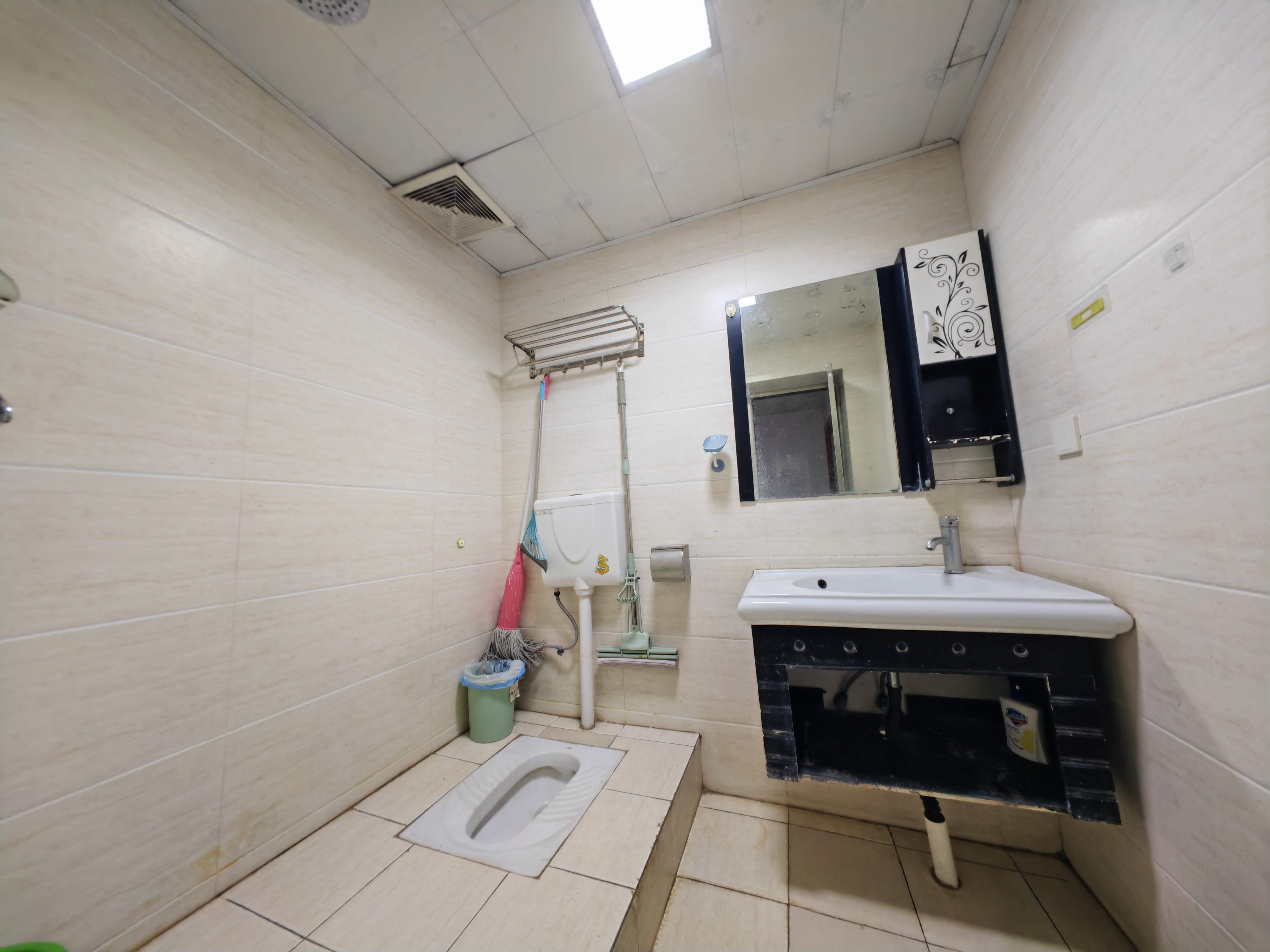 金山广场  3室2厅2卫   2800.00元/月室内图
