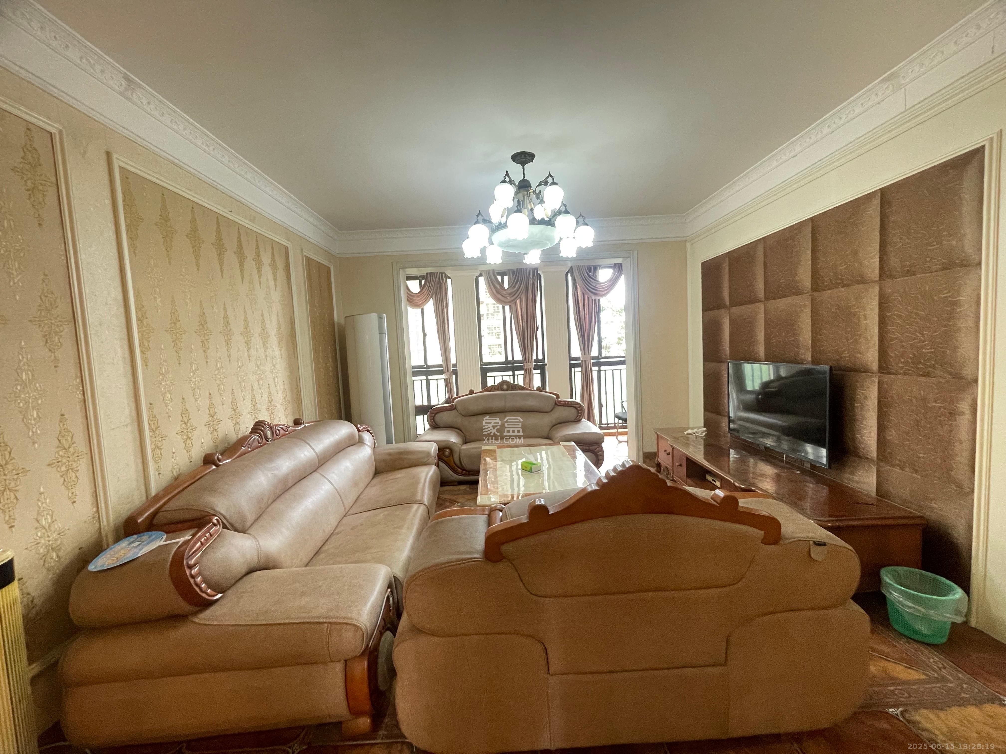 爱琴海岸 3室2厅2卫 2300.0元/月 爱琴海岸 3室2厅2卫 2300.0元/月室内图