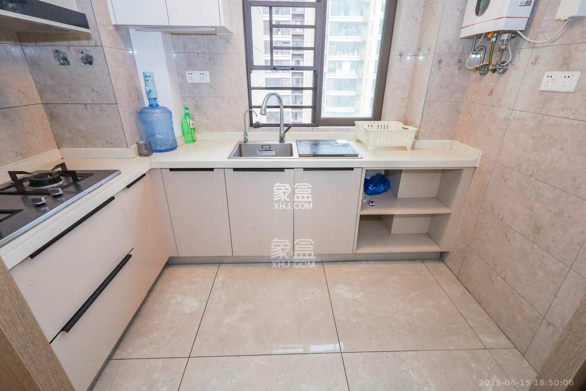 龙湖铂金中心(龙湖春江郦城) 3室2厅2卫 225.0万 龙湖铂金中心(龙湖春江郦城) 3室2厅2卫 225.0万厨房