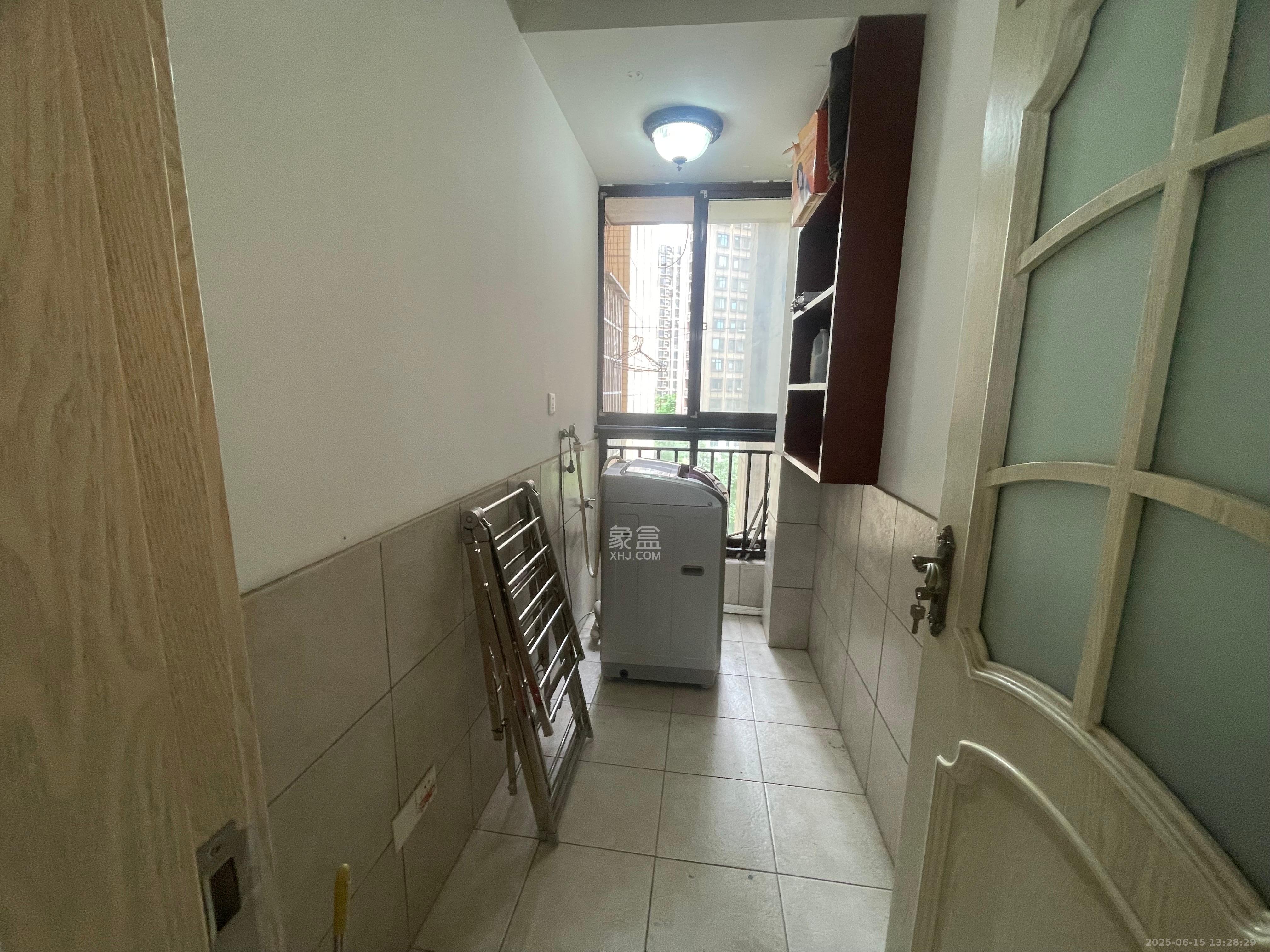 爱琴海岸 3室2厅2卫 2300.0元/月 爱琴海岸 3室2厅2卫 2300.0元/月室内图