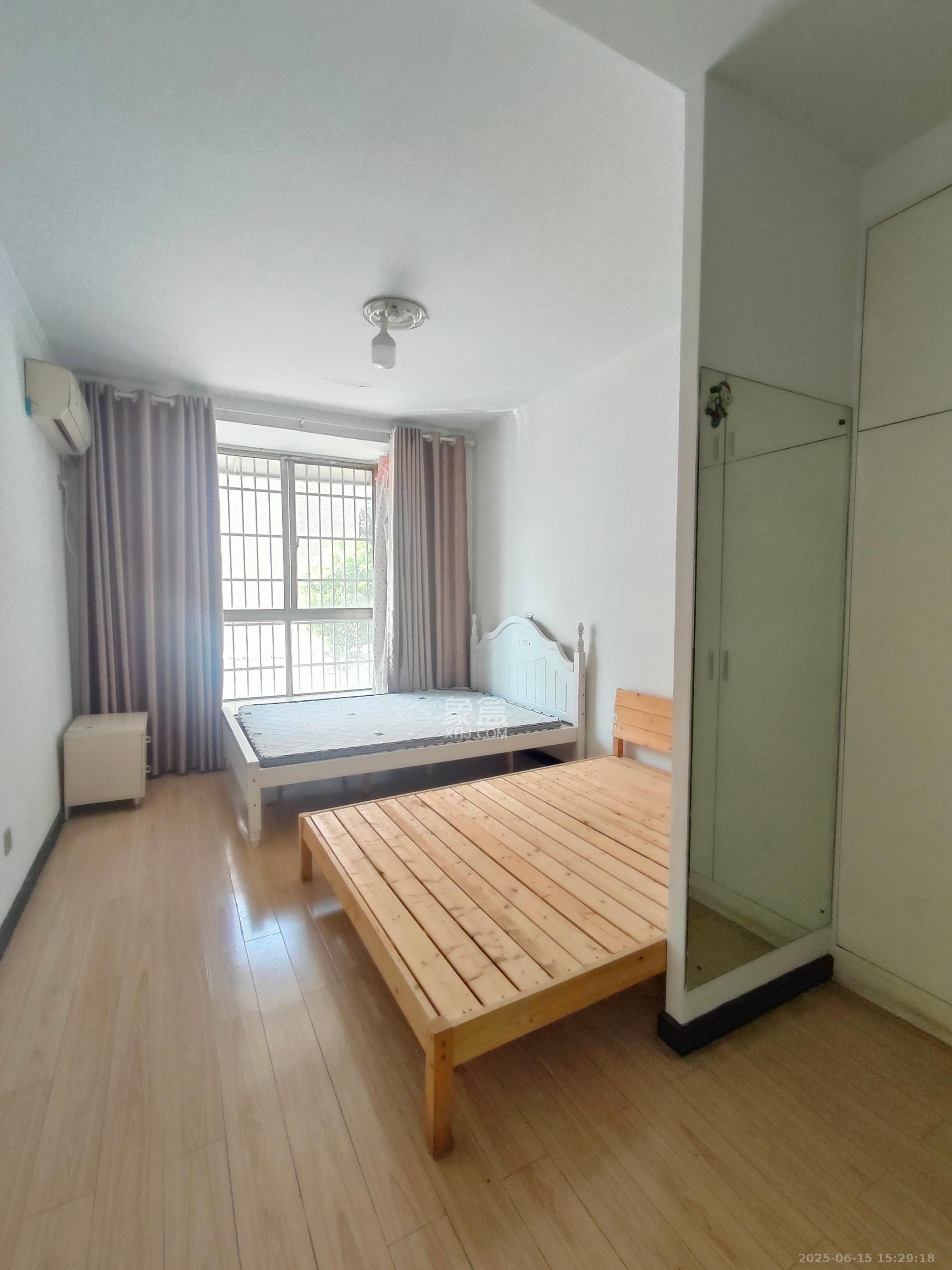 麓谷沐春园 5室2厅2卫 3300.0元/月 麓谷沐春园 5室2厅2卫 3300.0元/月室内图