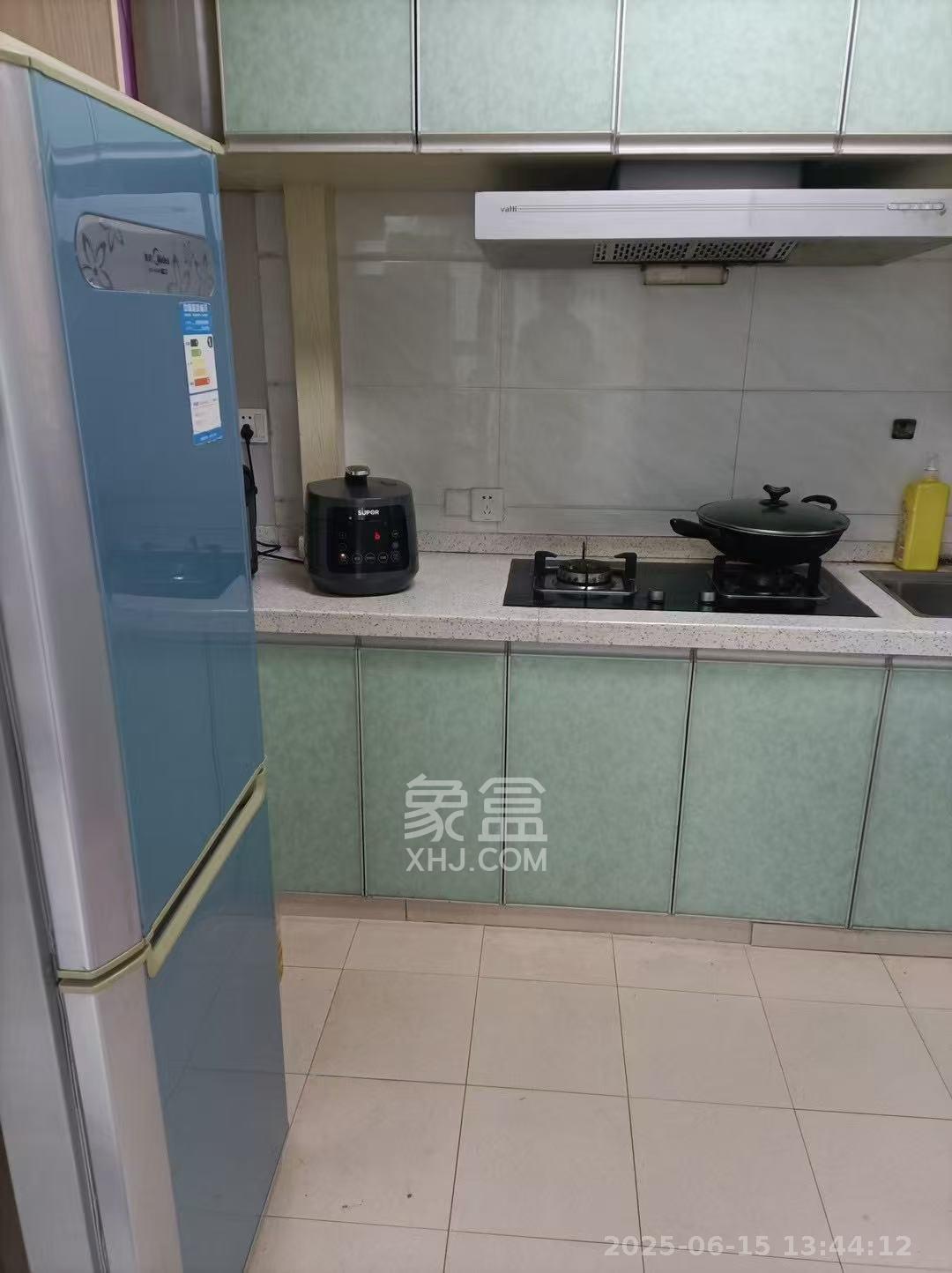 丽发新城  1室2厅1卫   1600.00元/月室内图