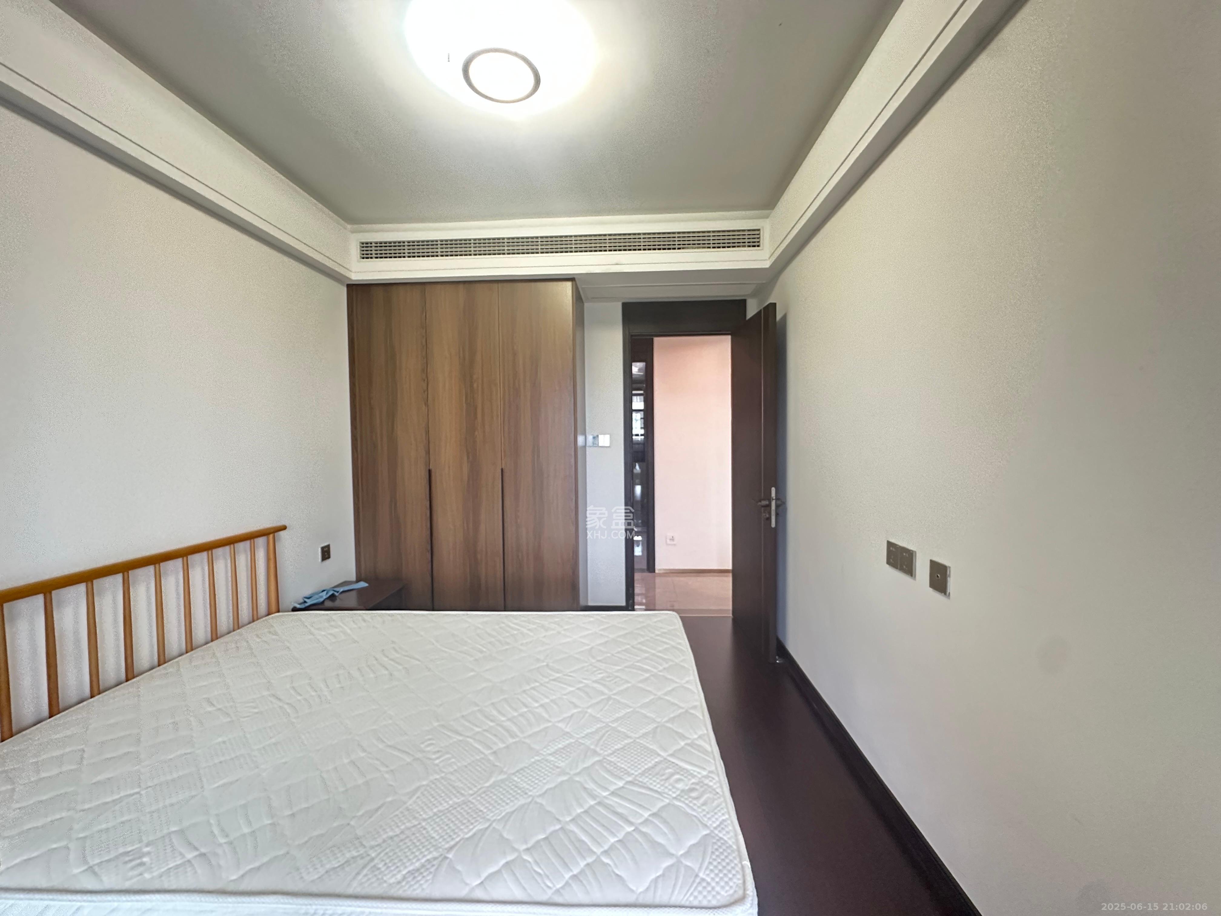 东原麓印长江B区  4室2厅2卫   4700.00元/月室内图