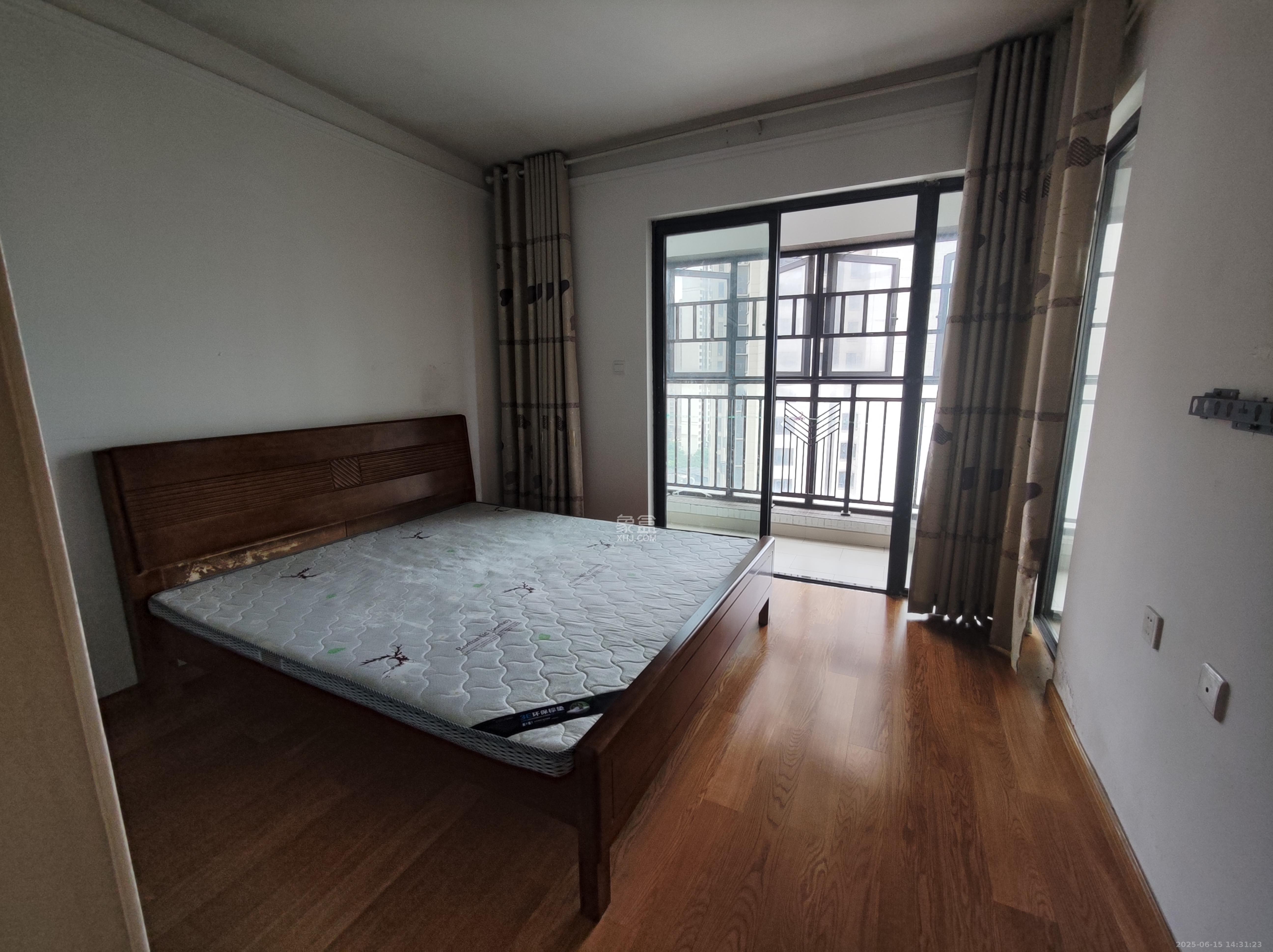 中海国际三期  3室2厅2卫    2000.0元/月 中海国际三期  3室2厅2卫    2000.0元/月室内图