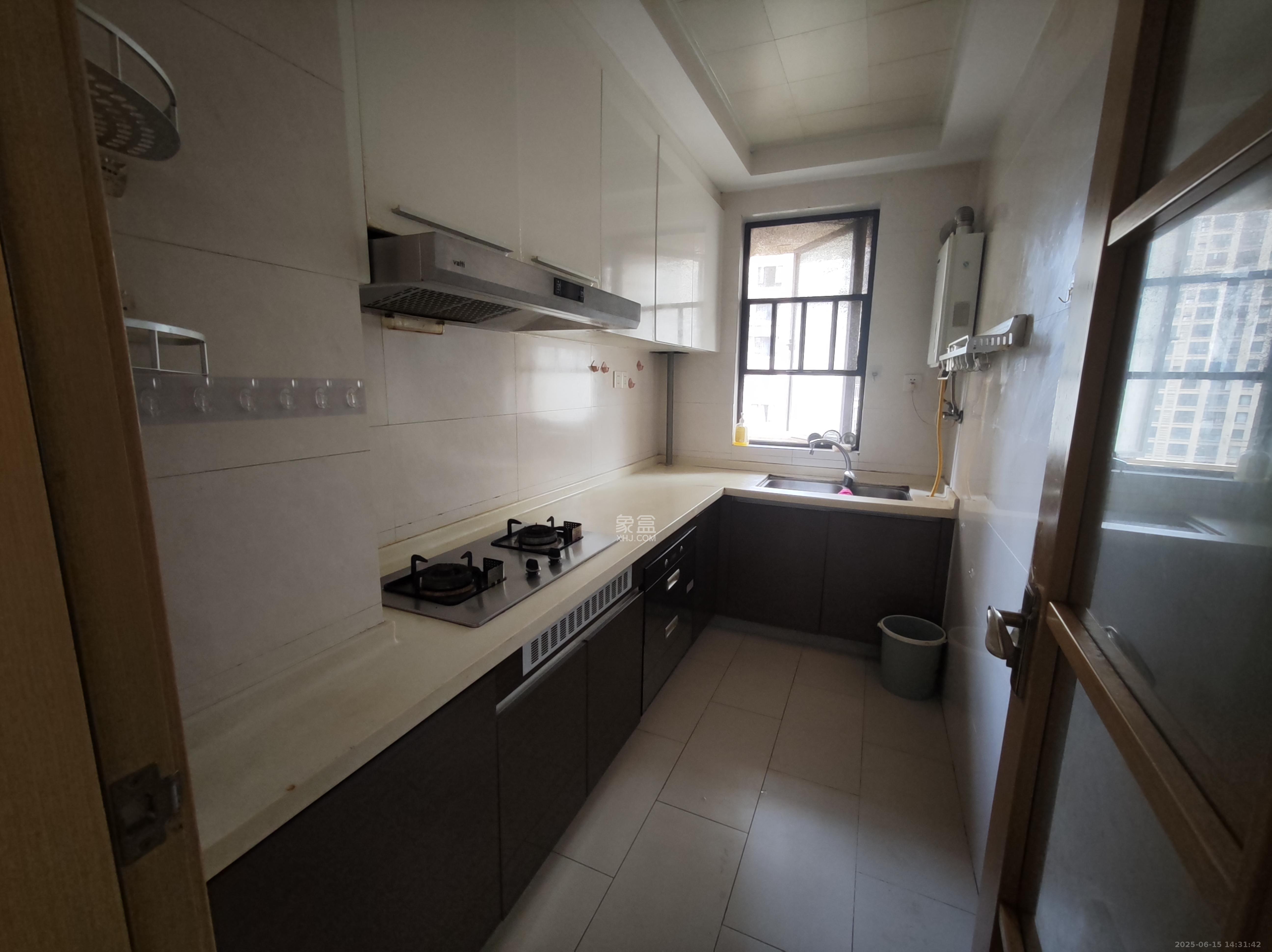 中海国际三期  3室2厅2卫    2000.0元/月 中海国际三期  3室2厅2卫    2000.0元/月室内图