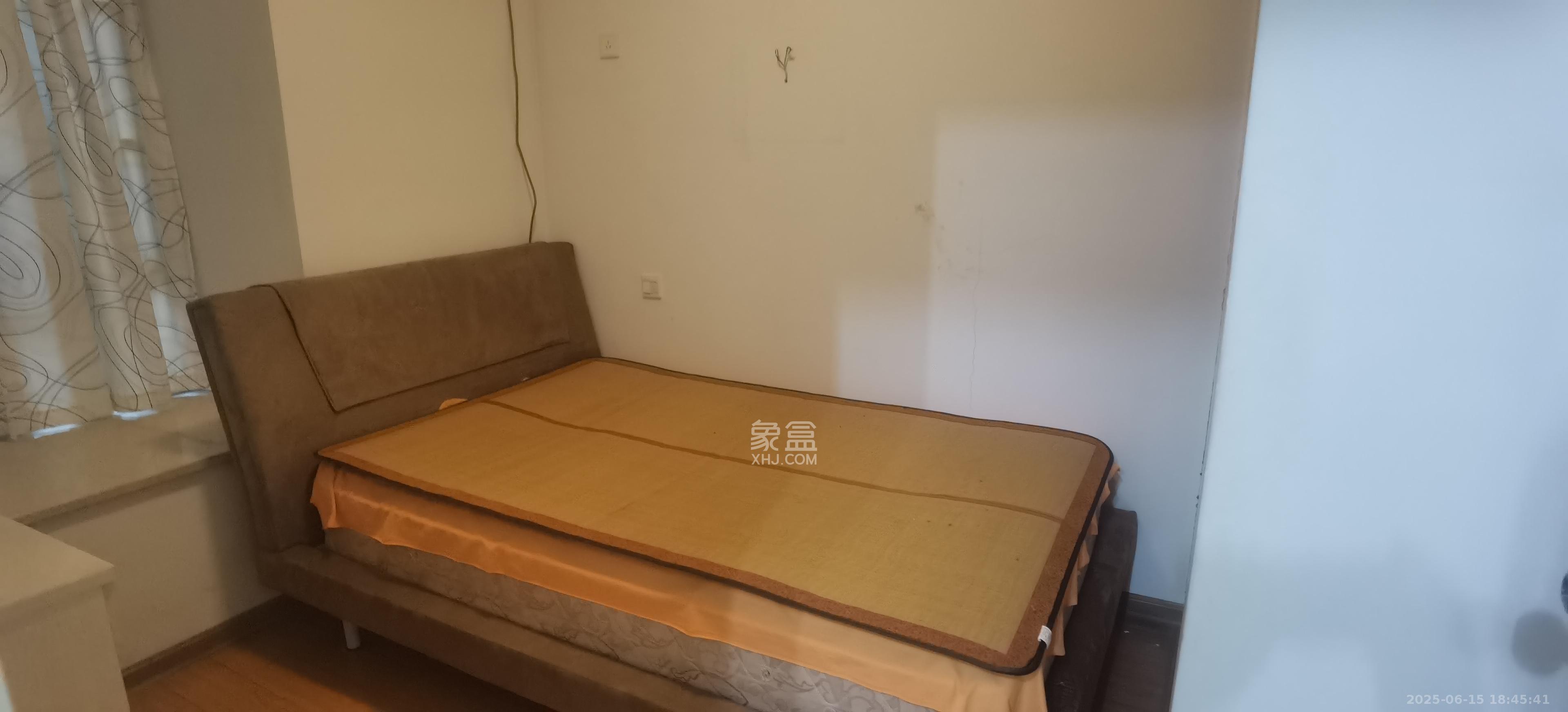 金麓国际  1室0厅0卫   3300.00元/月