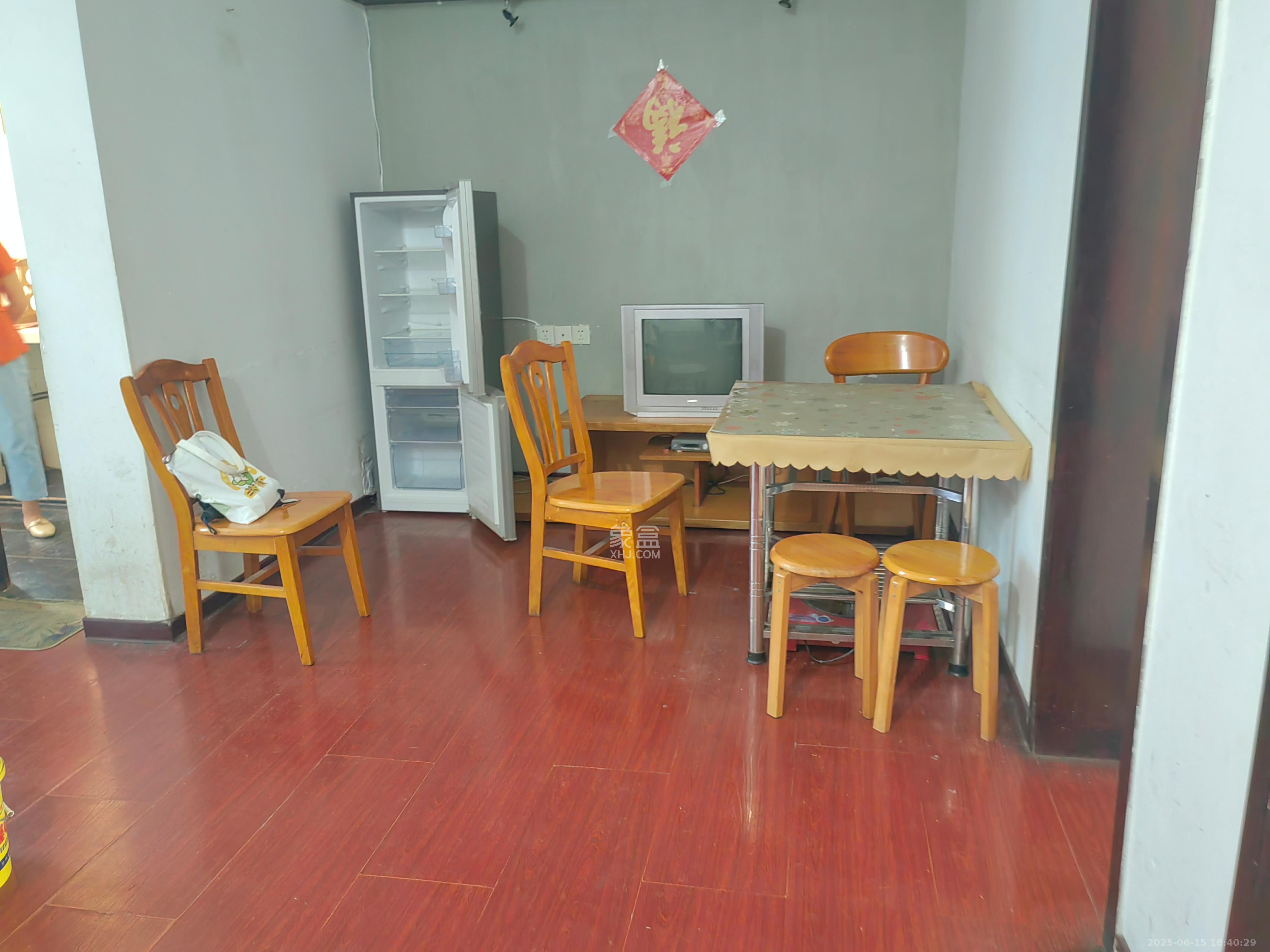 化工宿舍 2室1厅1卫 1800.0元/月 化工宿舍 2室1厅1卫 1800.0元/月室内图