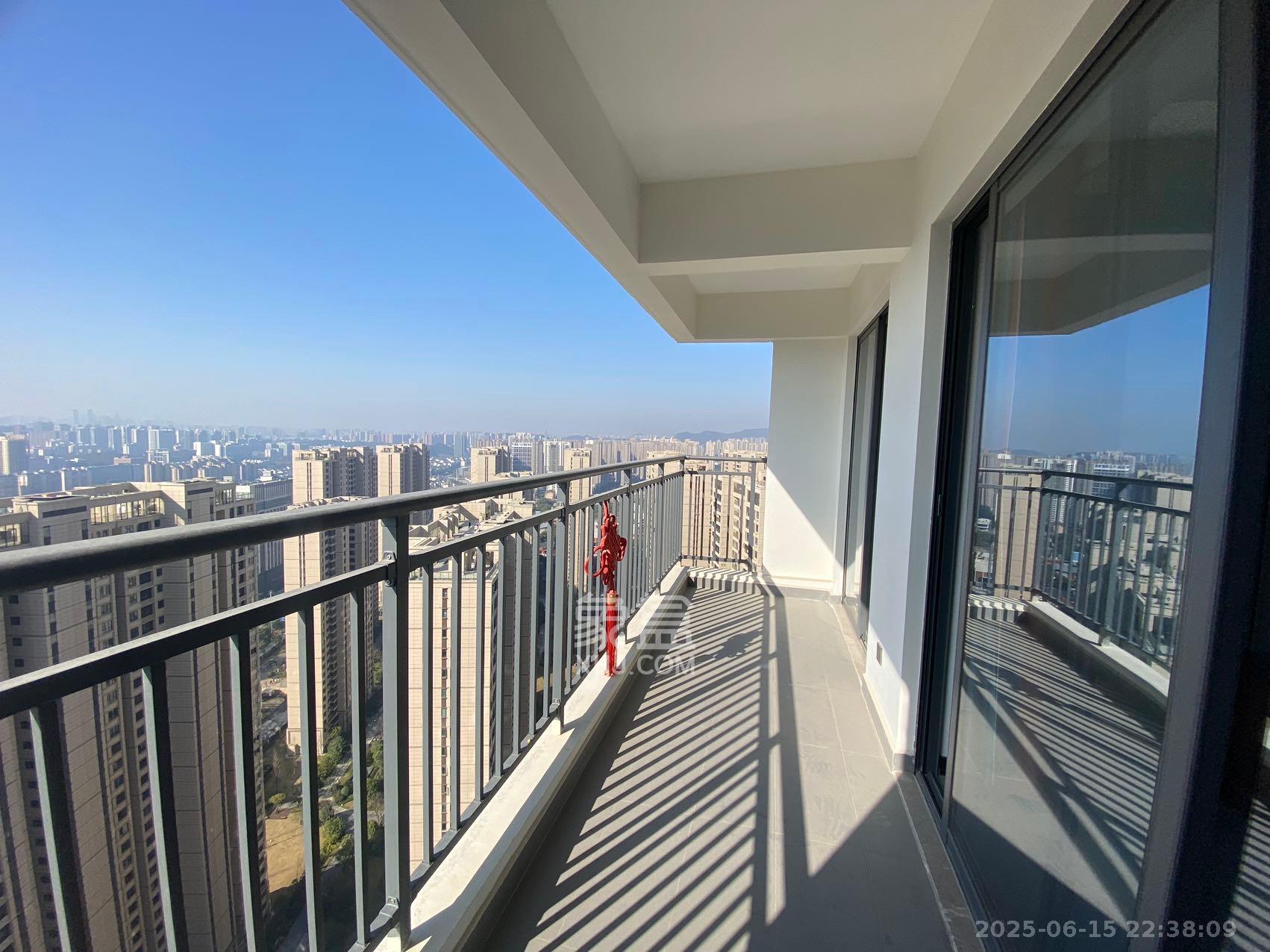 卓越中寰 3室2厅2卫 3800.0元/月 卓越中寰 3室2厅2卫 3800.0元/月室内图