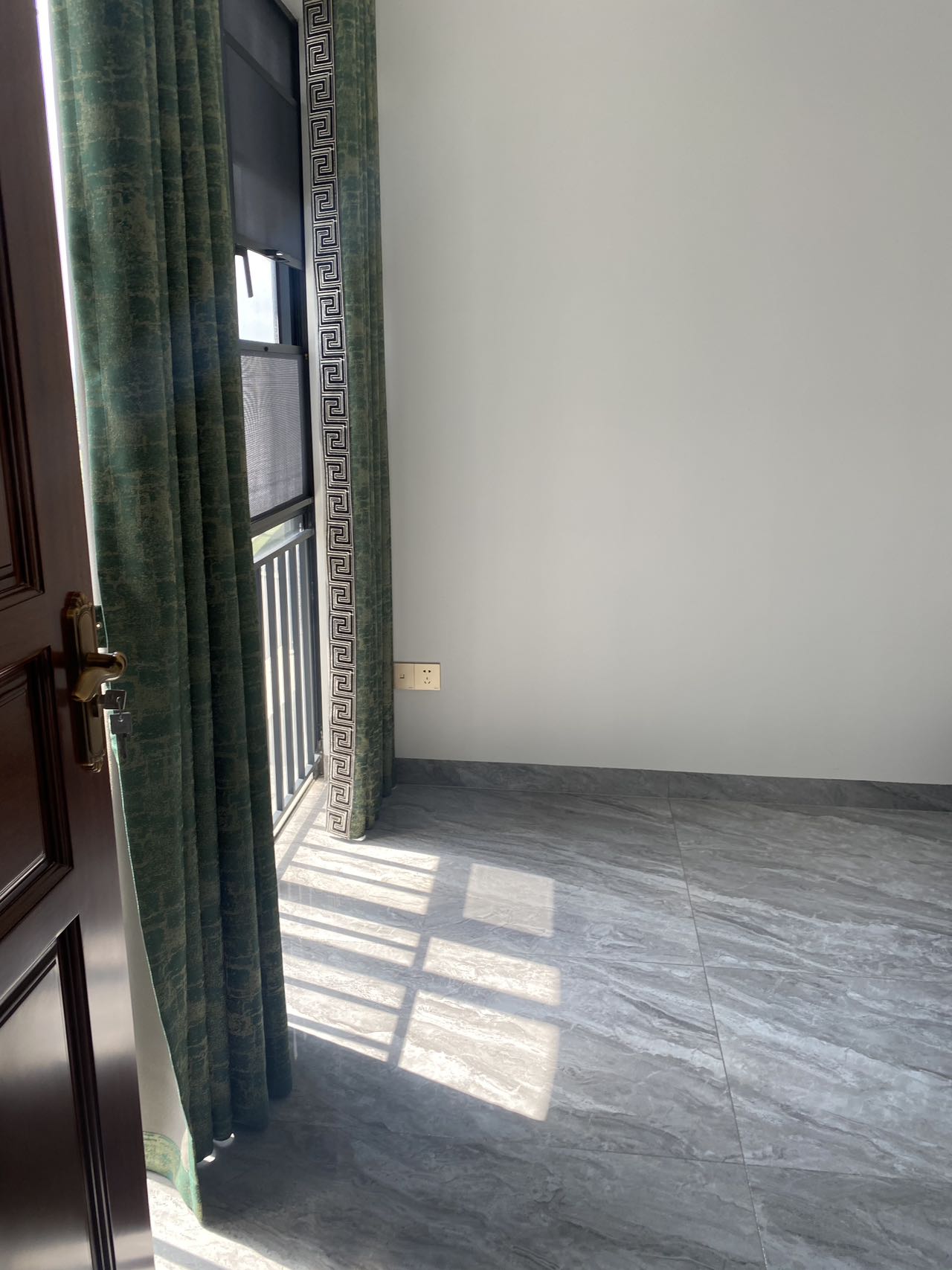 观澜湖九里 3室2厅1卫 168.0万 观澜湖九里 3室2厅1卫 168.0万客厅