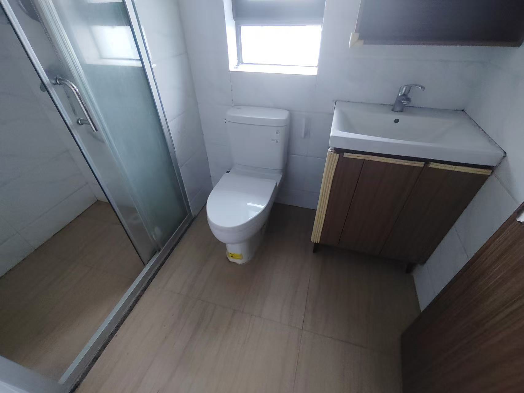 碧桂园一、二期(中央首府) 2室2厅2卫 109.0万 碧桂园一、二期(中央首府) 2室2厅2卫 109.0万客厅