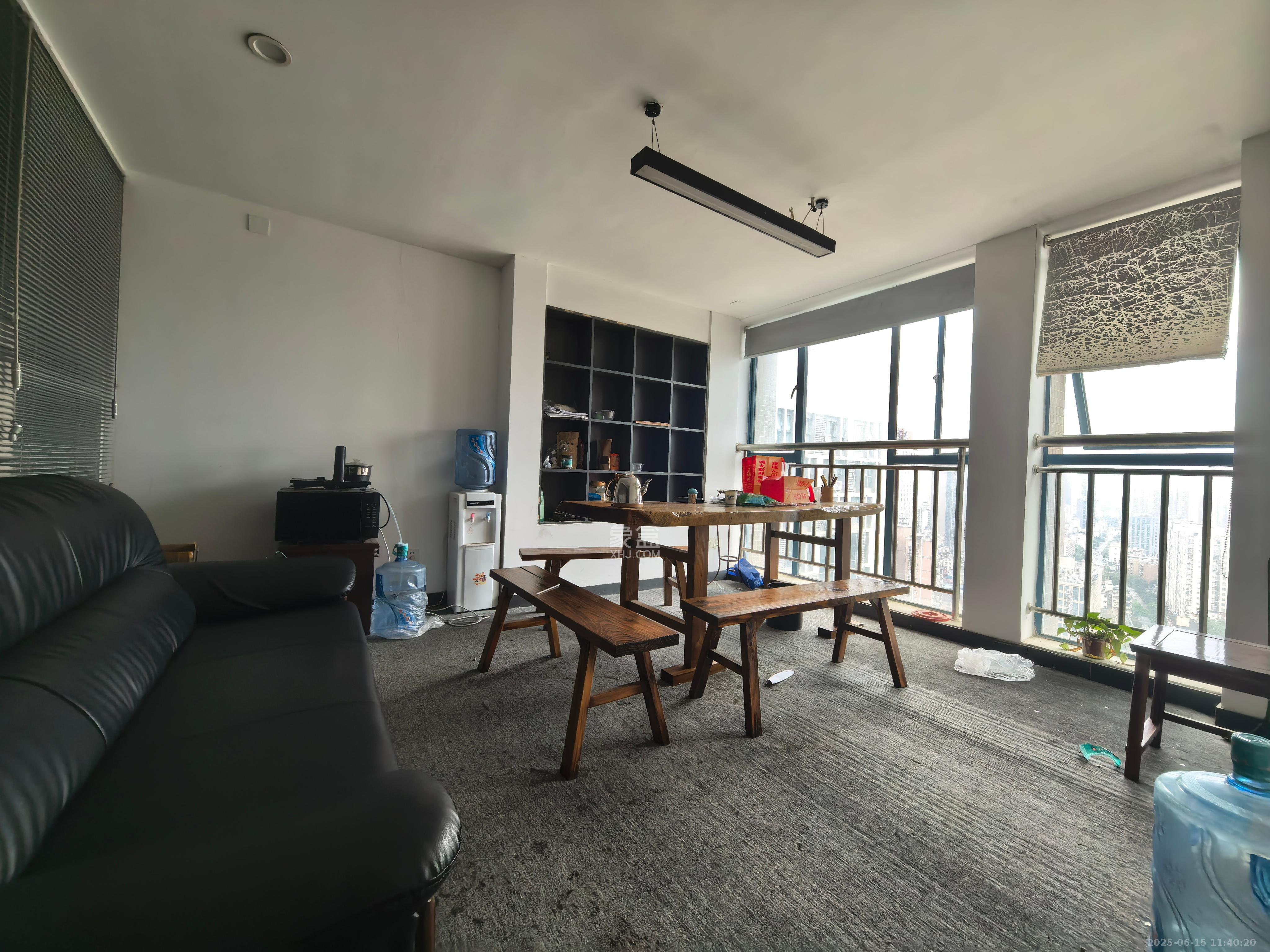 东一国际  1室2厅2卫    6500.0元/月室内图