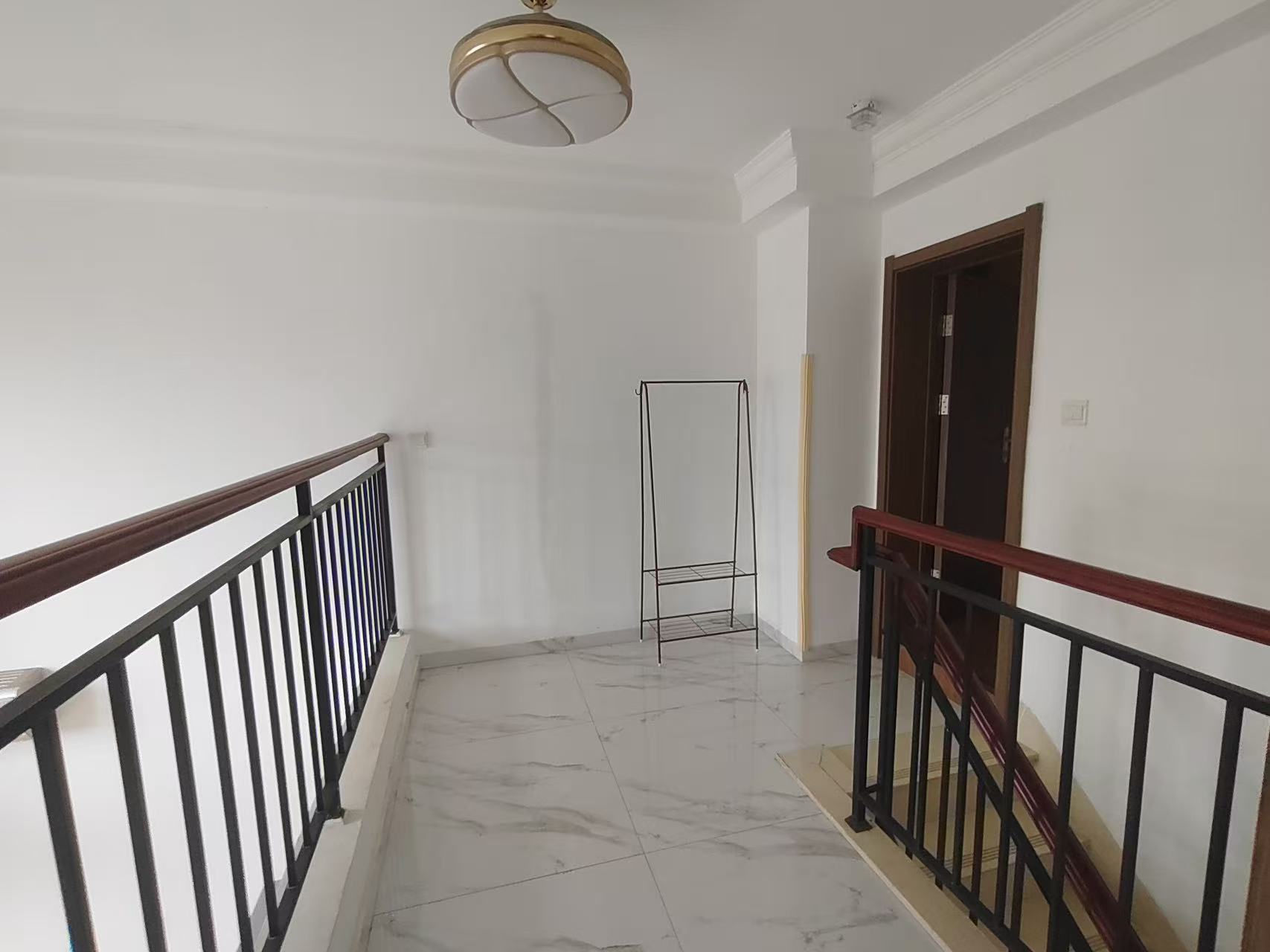 碧桂园一、二期(中央首府) 2室2厅2卫 2400.0元/月 碧桂园一、二期(中央首府) 2室2厅2卫 2400.0元/月室内图