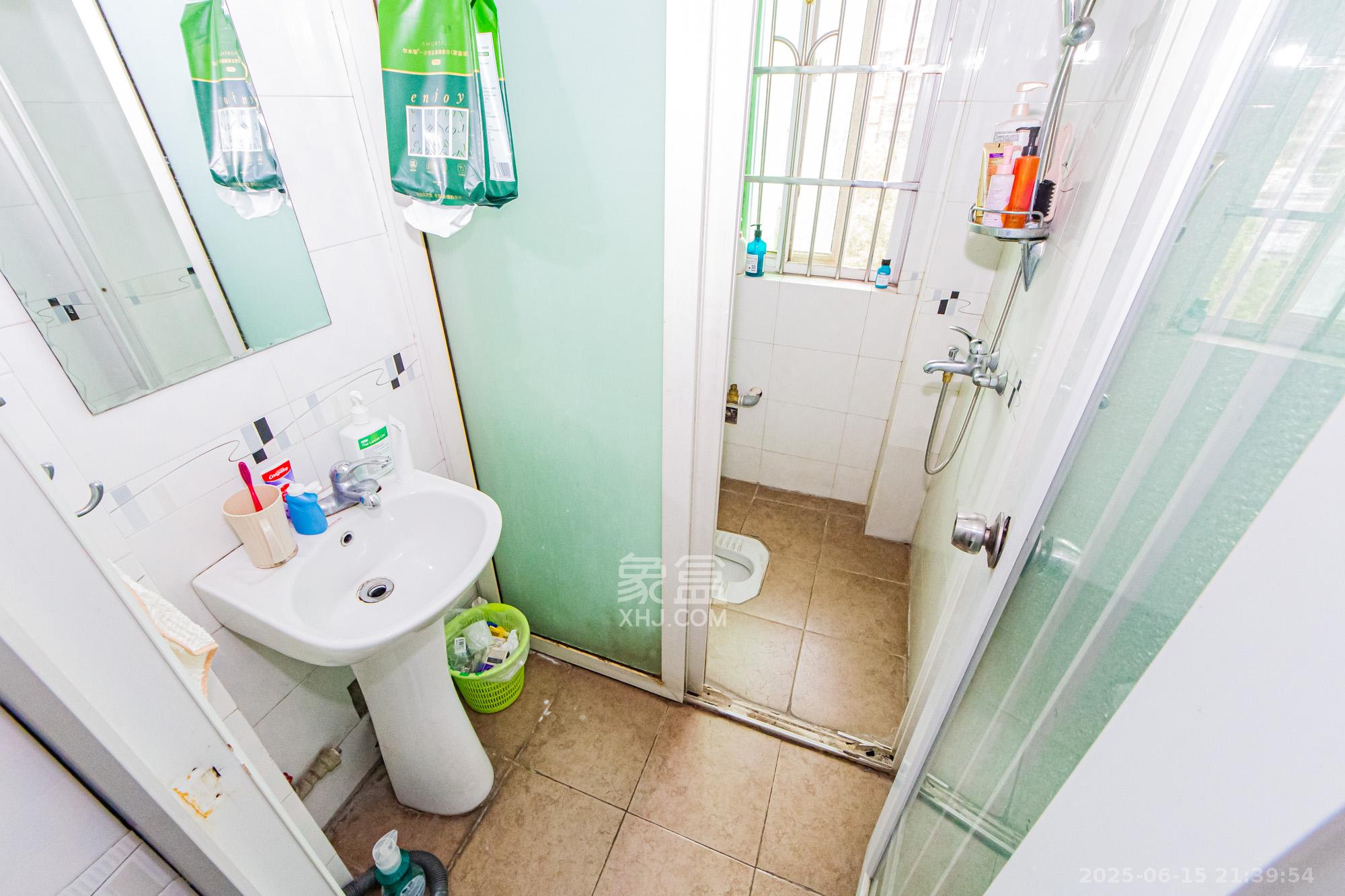 恒鑫澜北湾  4室2厅1卫    88.0万卫生间