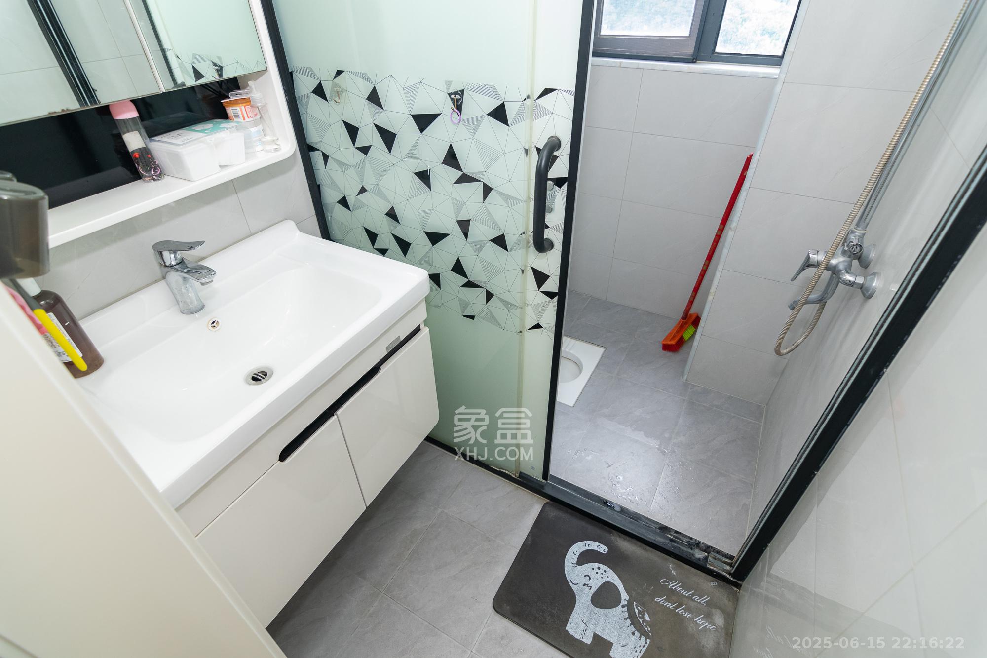 澳海月亮湾 3室2厅2卫 82.8万 澳海月亮湾 3室2厅2卫 82.8万卫生间