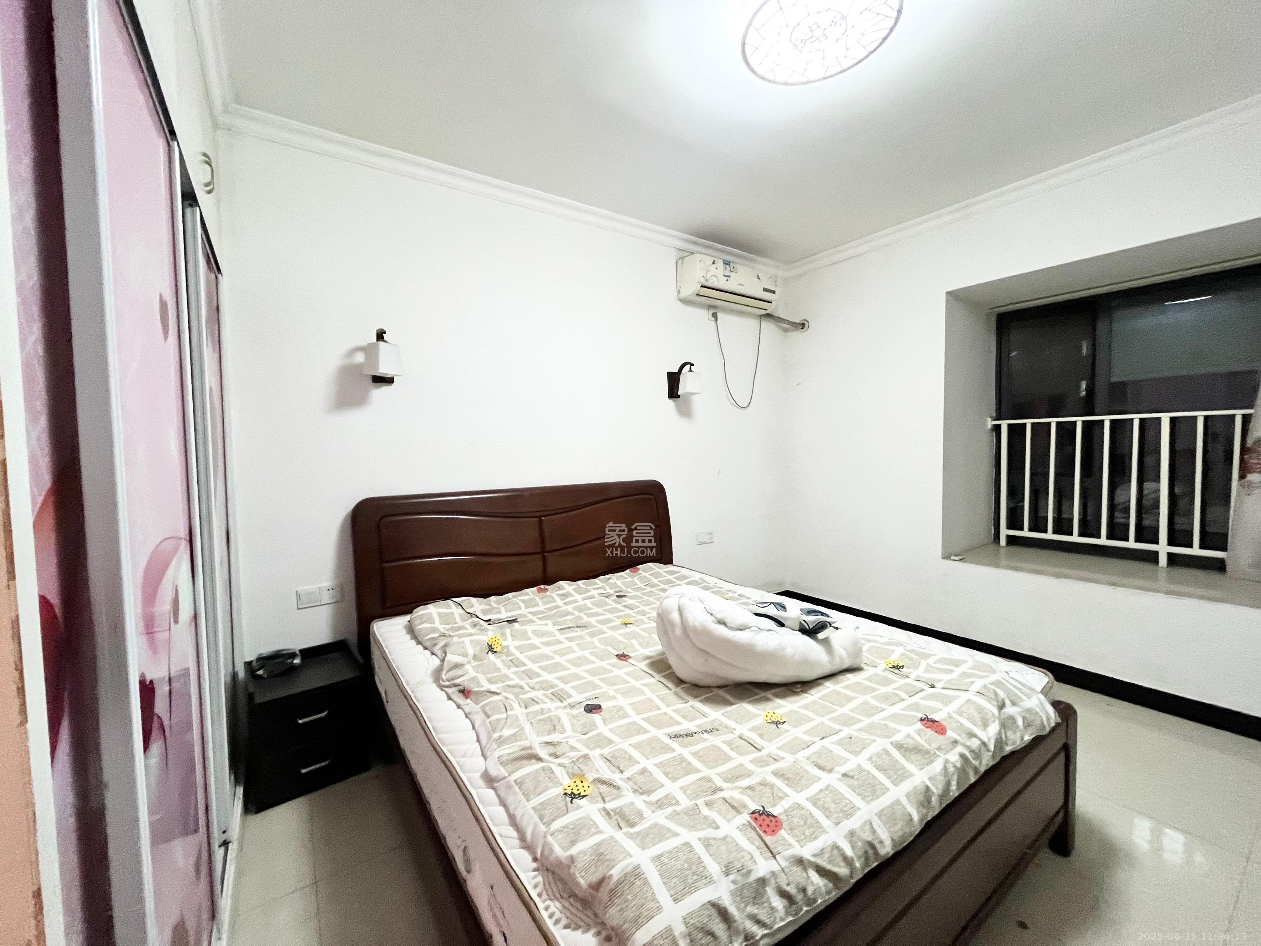 保利麓谷林语A区  3室2厅1卫    2300.0元/月室内图