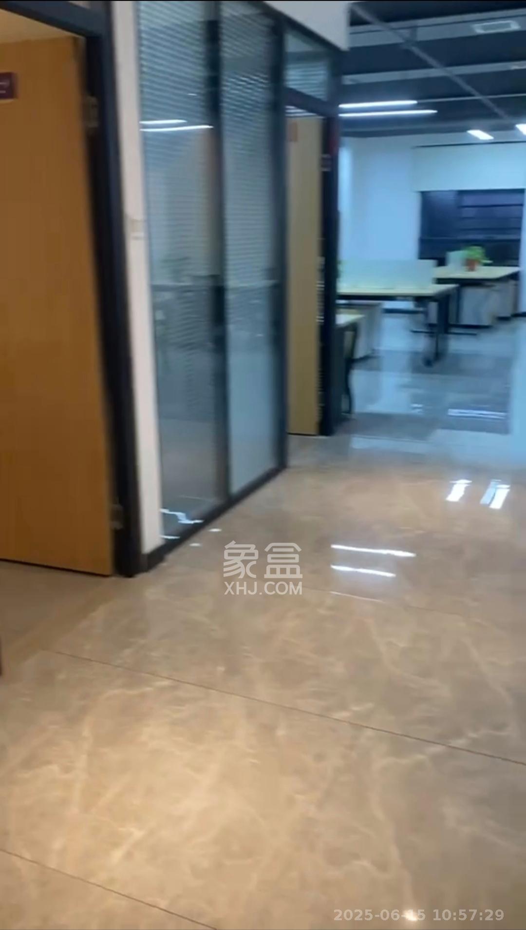 麓谷新长海中心   400.0㎡      13000.0元/月室内图