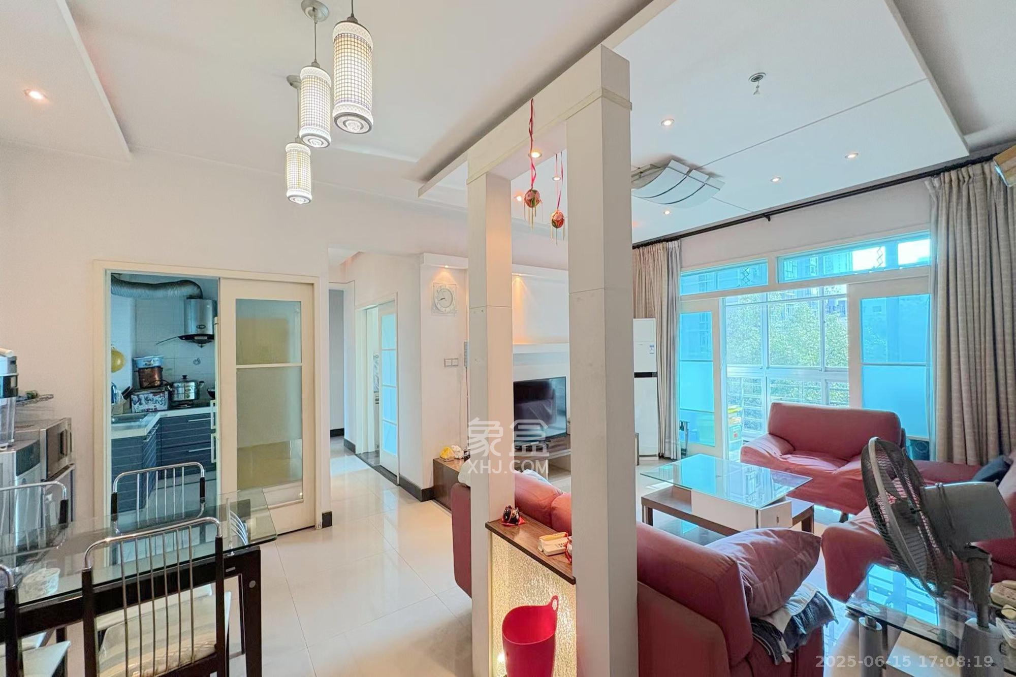 颐美园  3室2厅2卫    100.0万客厅