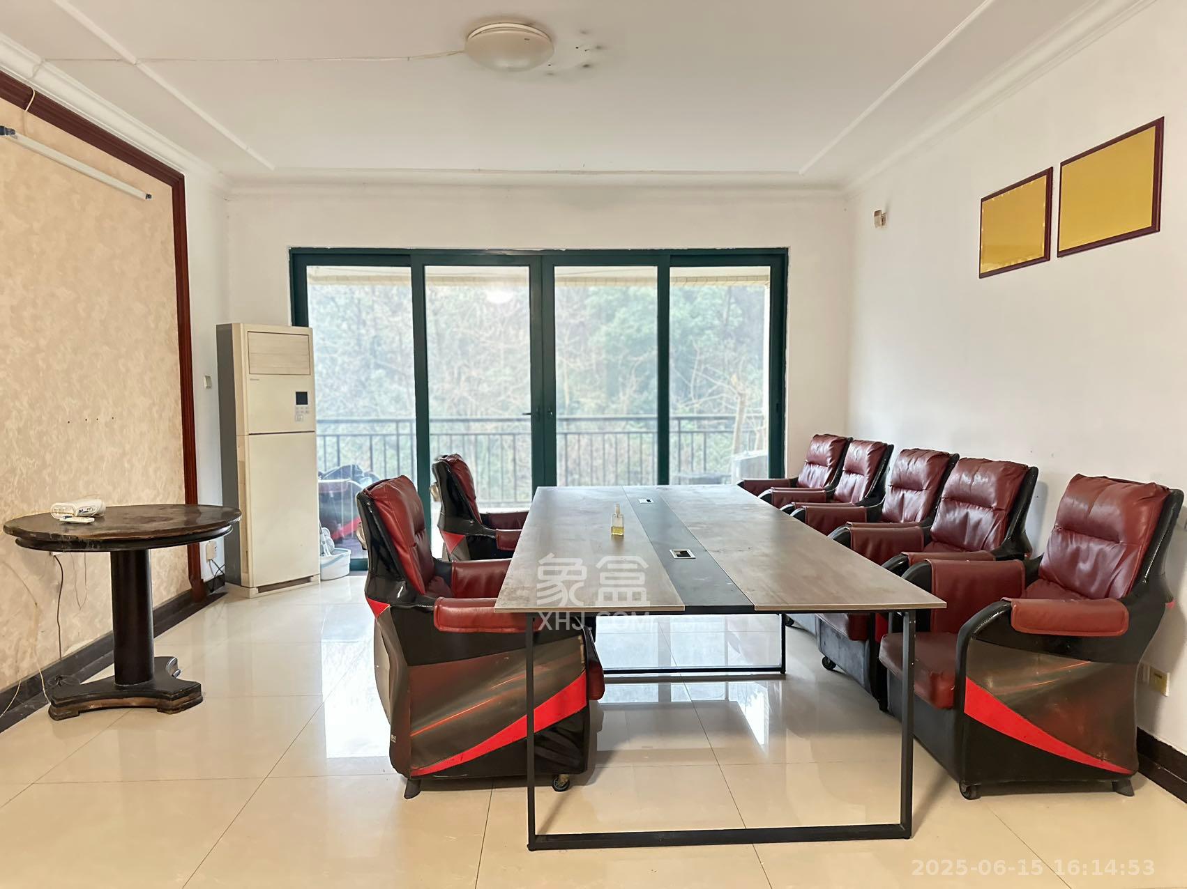 恒大城 4室2厅2卫 2500.0元/月 恒大城 4室2厅2卫 2500.0元/月室内图