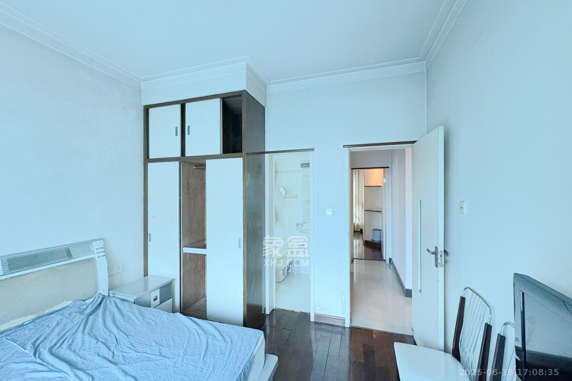 颐美园  3室2厅2卫    100.0万卧室