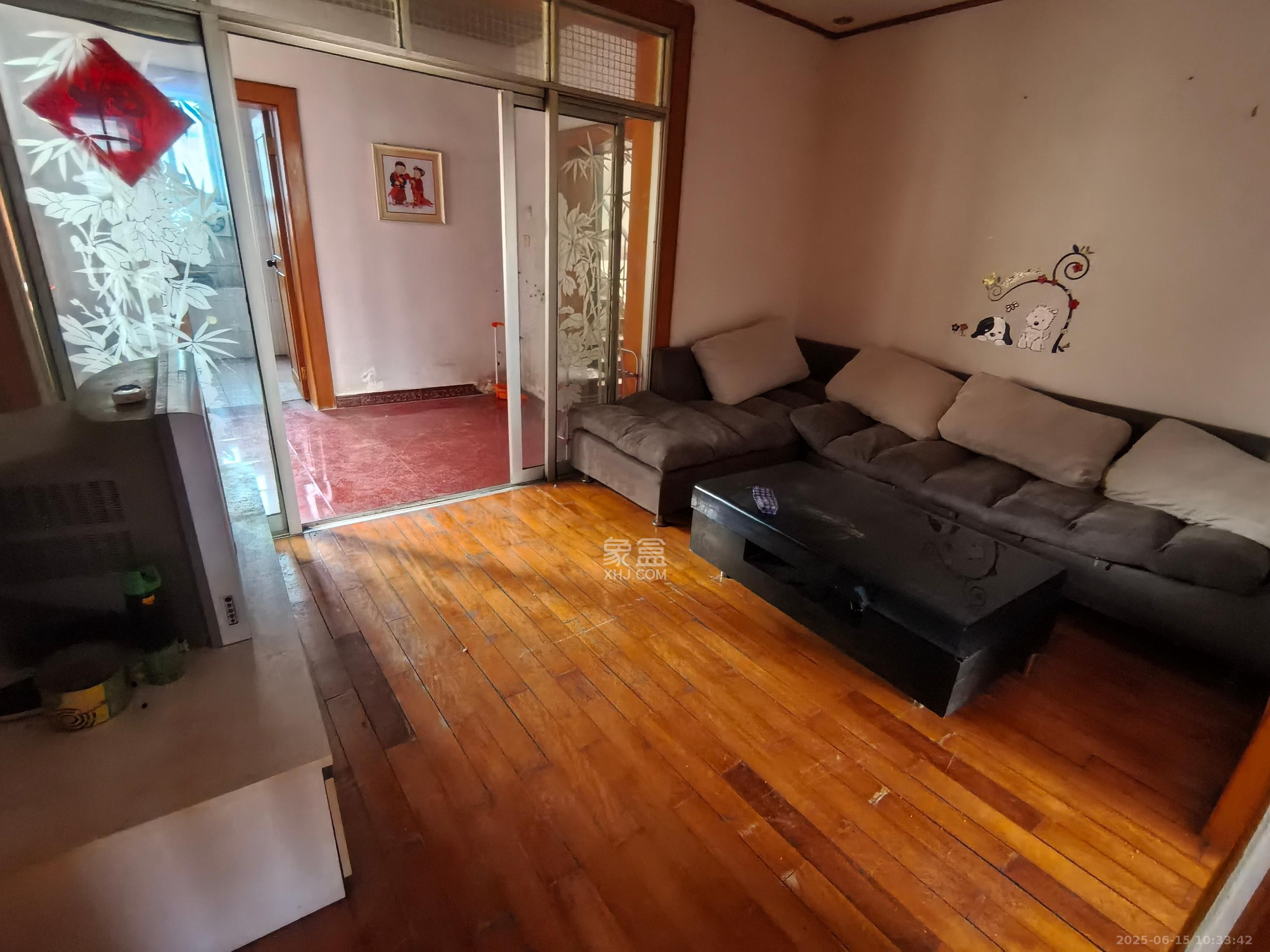 省进出口公司宿舍 2室1厅1卫 1400.0元/月 省进出口公司宿舍 2室1厅1卫 1400.0元/月室内图