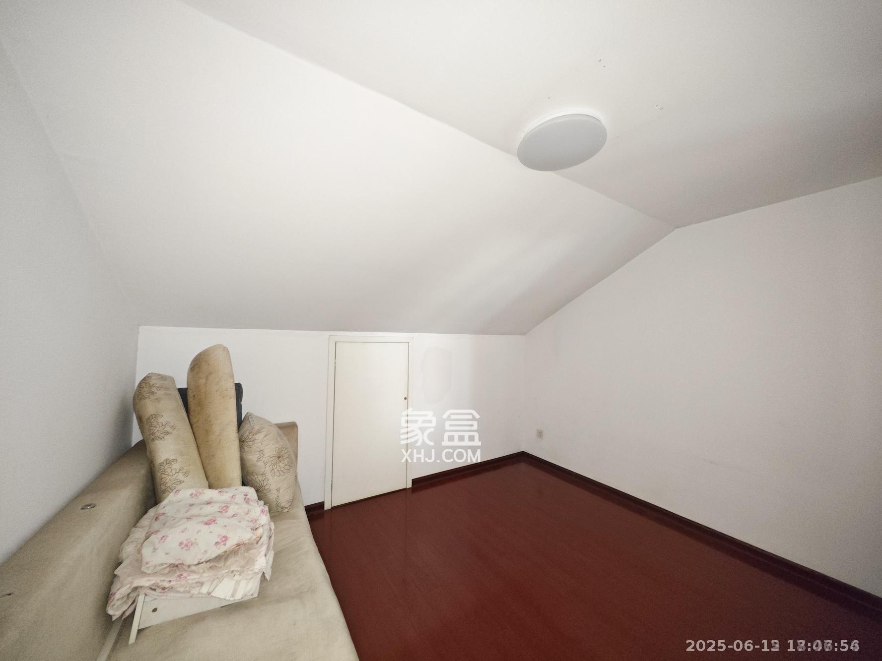 莲湖汽配城 3室2厅1卫 2200.0元/月 莲湖汽配城 3室2厅1卫 2200.0元/月室内图