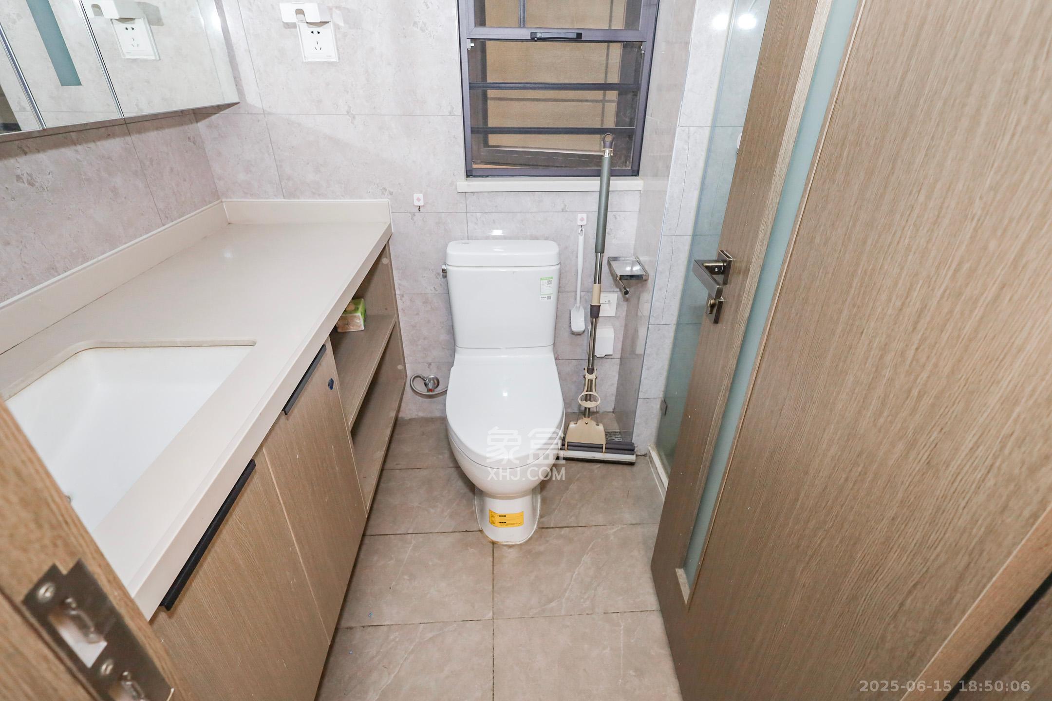 龙湖铂金中心(龙湖春江郦城) 3室2厅2卫 225.0万 龙湖铂金中心(龙湖春江郦城) 3室2厅2卫 225.0万卫生间