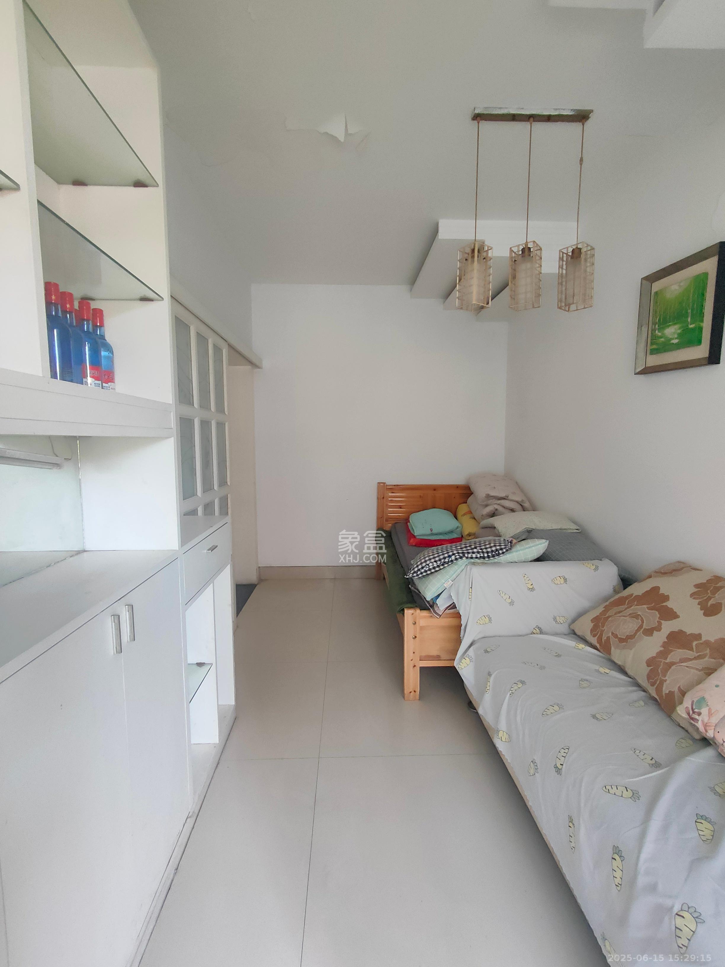 麓谷沐春园 5室2厅2卫 3300.0元/月 麓谷沐春园 5室2厅2卫 3300.0元/月室内图