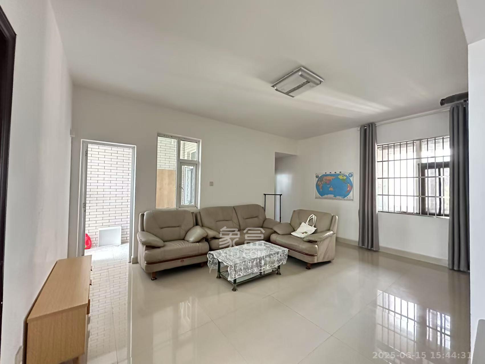 湘瑞嘉园 2室1厅1卫 1600.0元/月 湘瑞嘉园 2室1厅1卫 1600.0元/月室内图