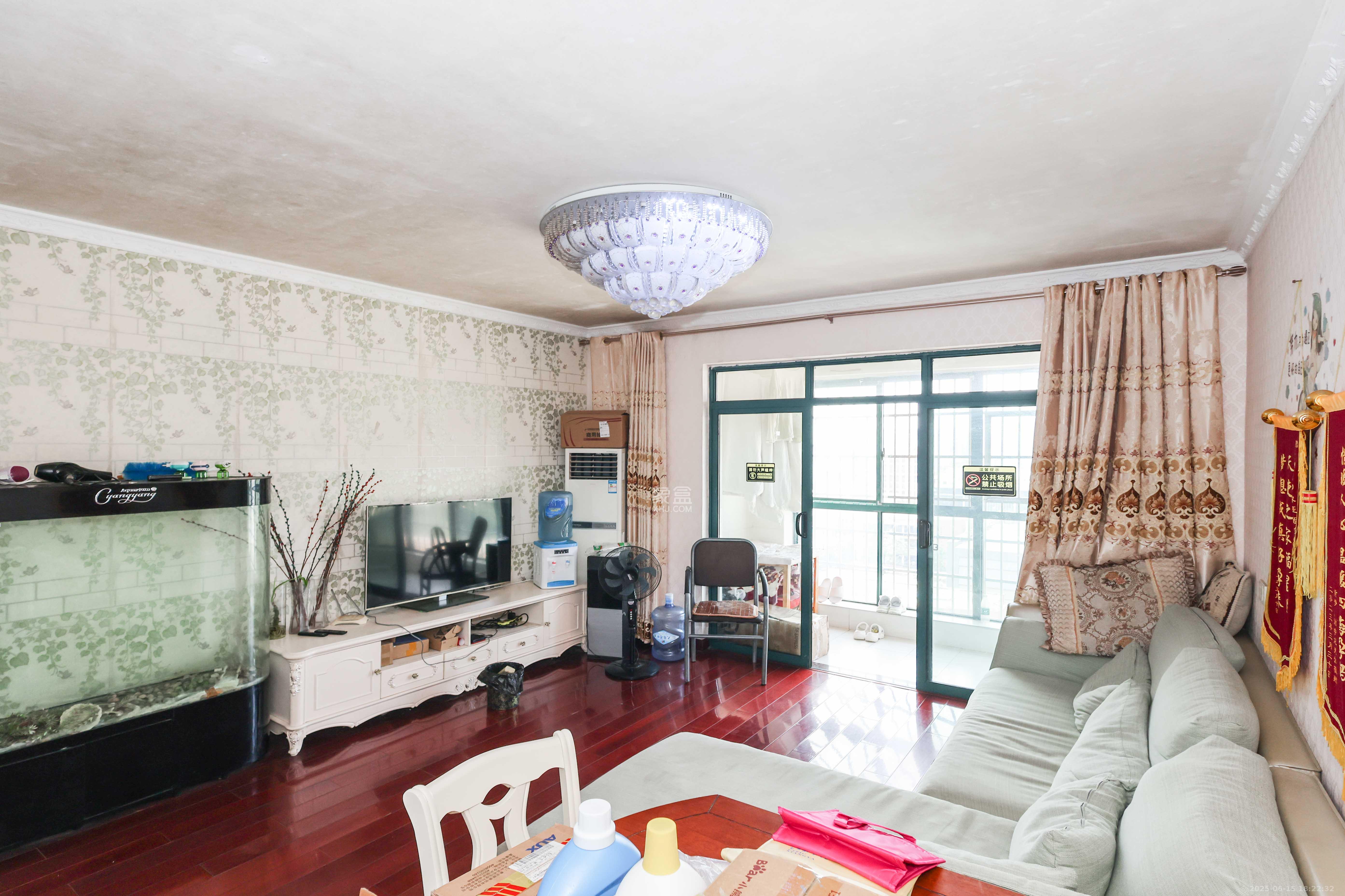 桔洲新苑(桔洲印象)  4室2厅2卫    108.0万 桔洲新苑(桔洲印象)  4室2厅2卫    108.0万客厅