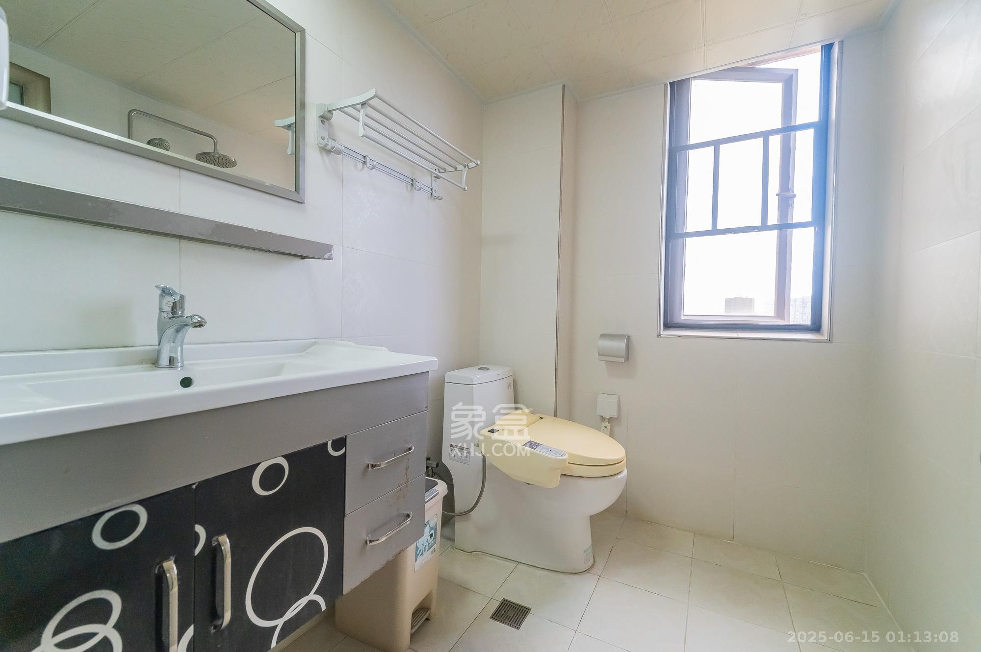 深业睿城  3室2厅1卫    92.0万 深业睿城  3室2厅1卫    92.0万卫生间