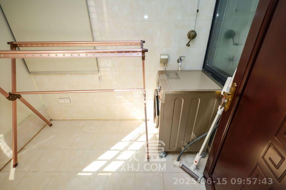 天麓尚层  3室2厅2卫    3200.0元/月室内图