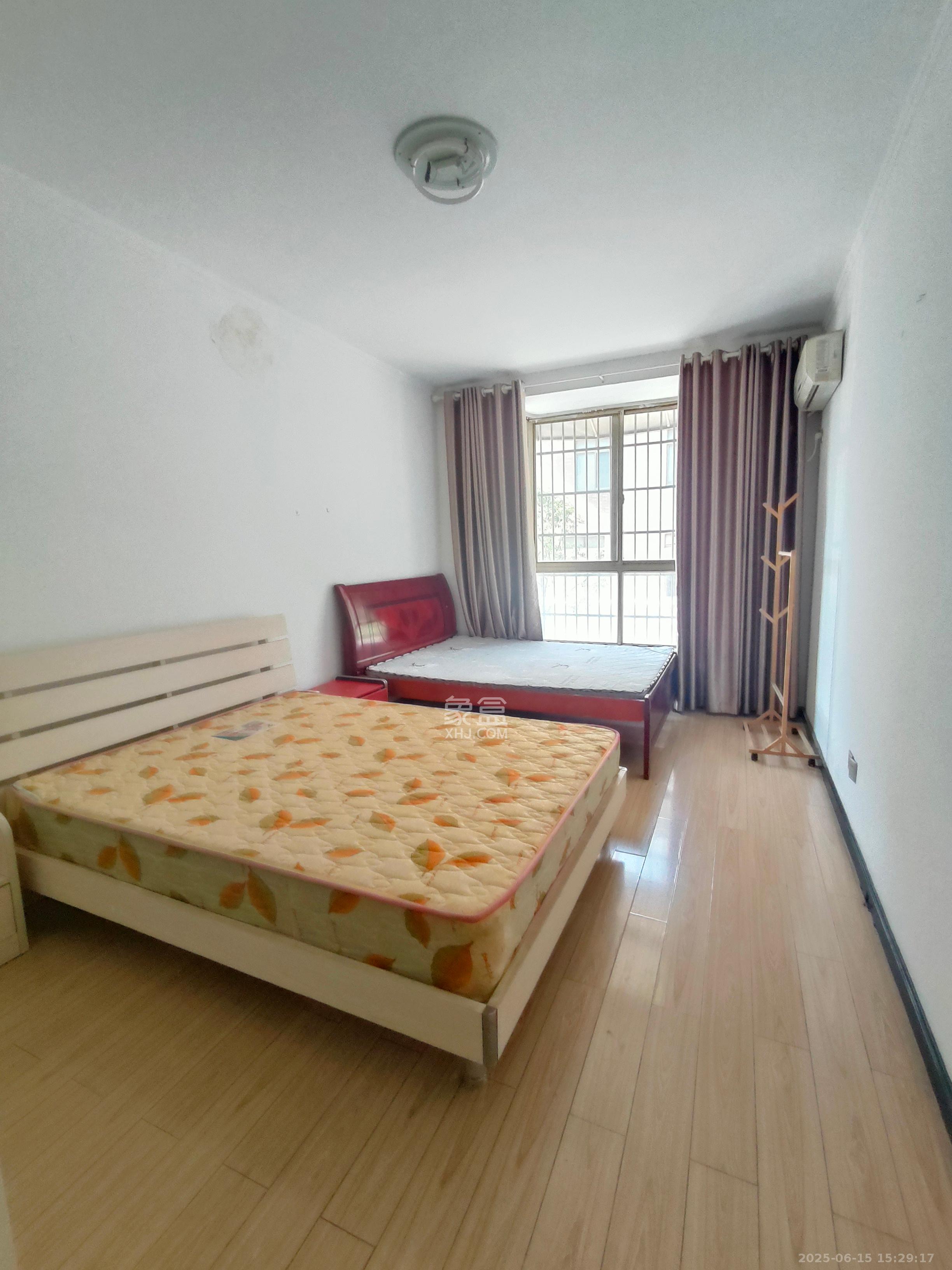 麓谷沐春园 5室2厅2卫 3300.0元/月 麓谷沐春园 5室2厅2卫 3300.0元/月室内图