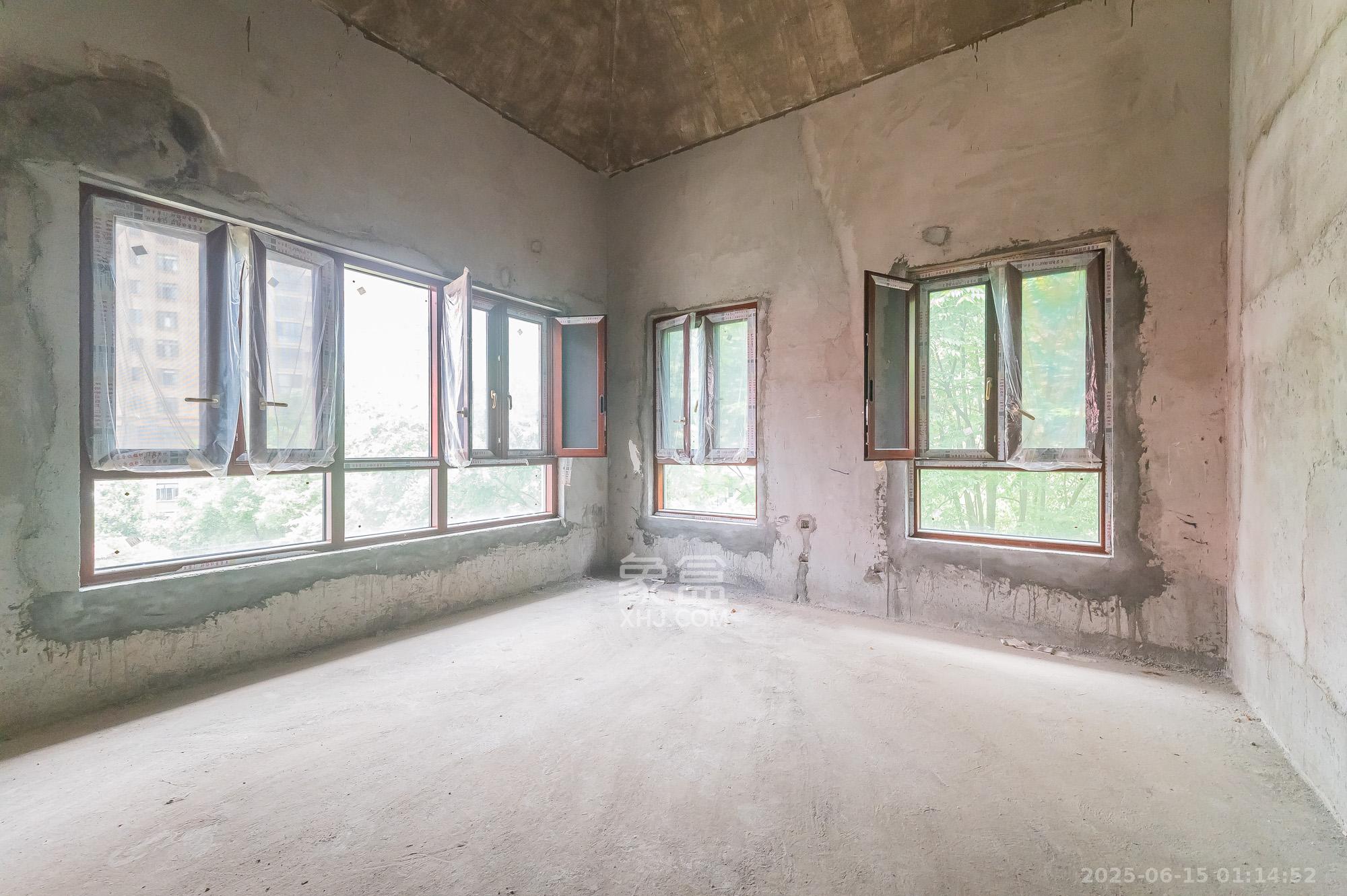 深业睿城 6室2厅5卫 650.0万 深业睿城 6室2厅5卫 650.0万其他