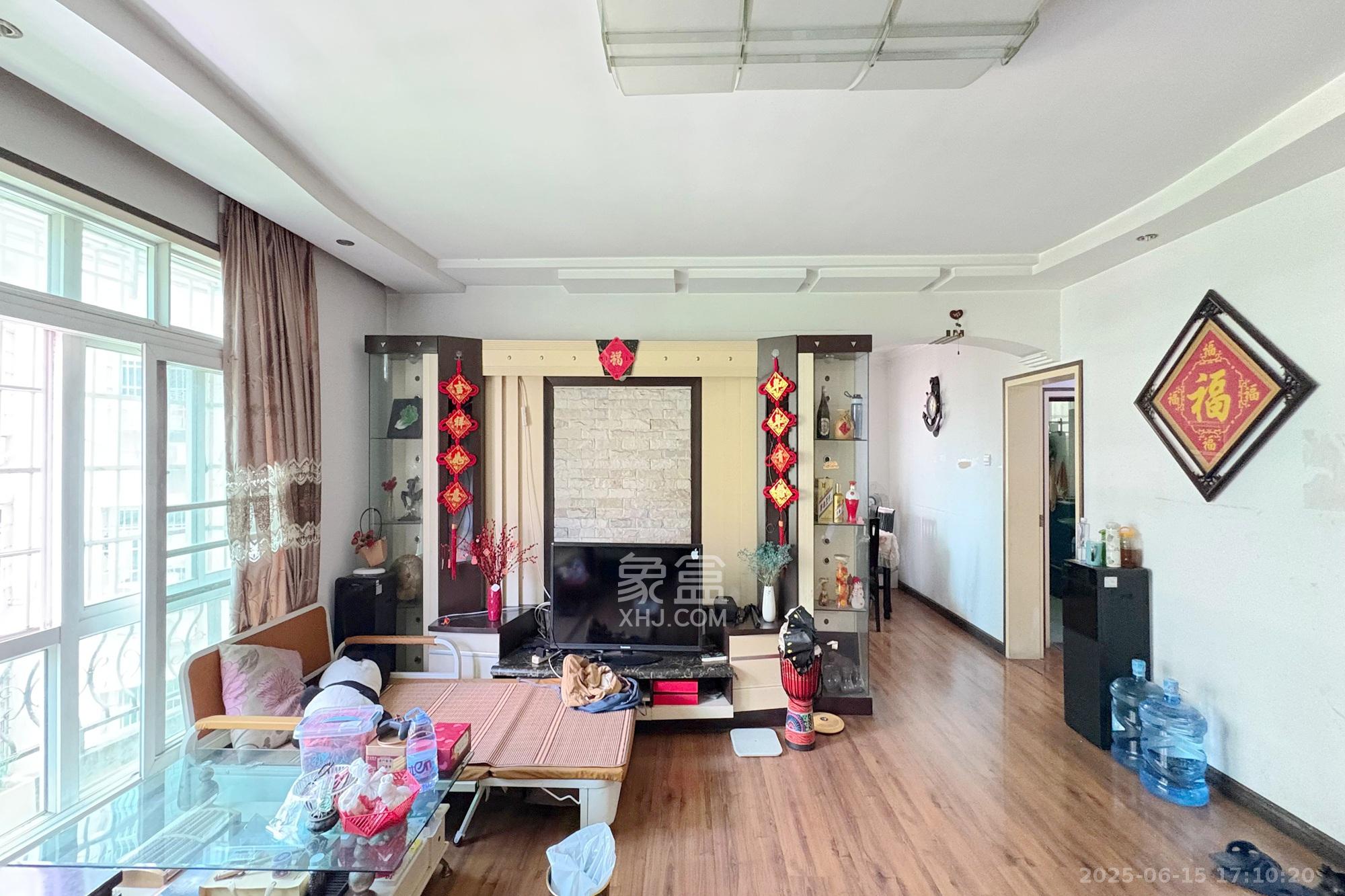 金利苑 3室2厅2卫 59.0万 金利苑 3室2厅2卫 59.0万客厅