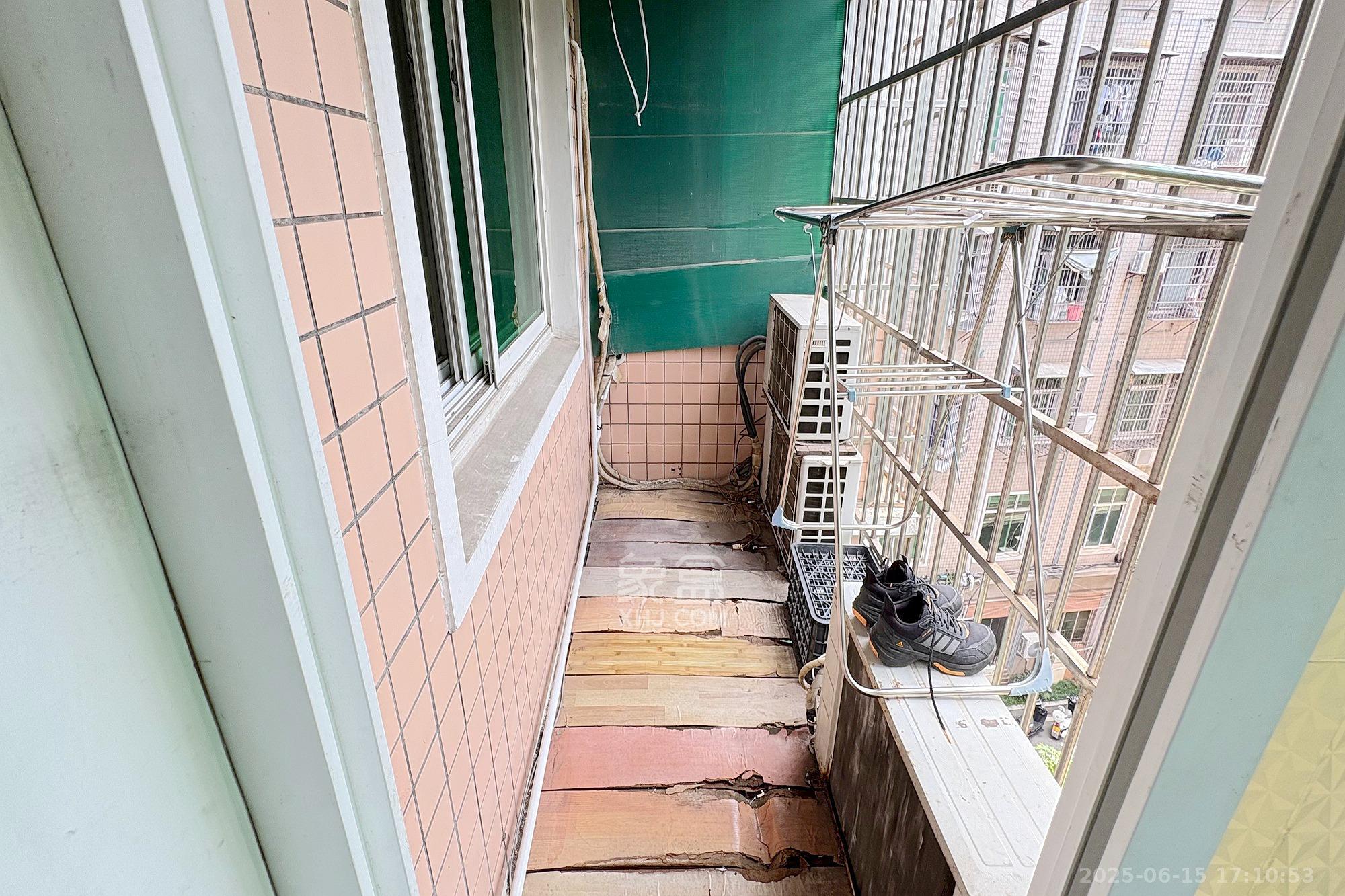 金利苑 3室2厅2卫 59.0万 金利苑 3室2厅2卫 59.0万阳台