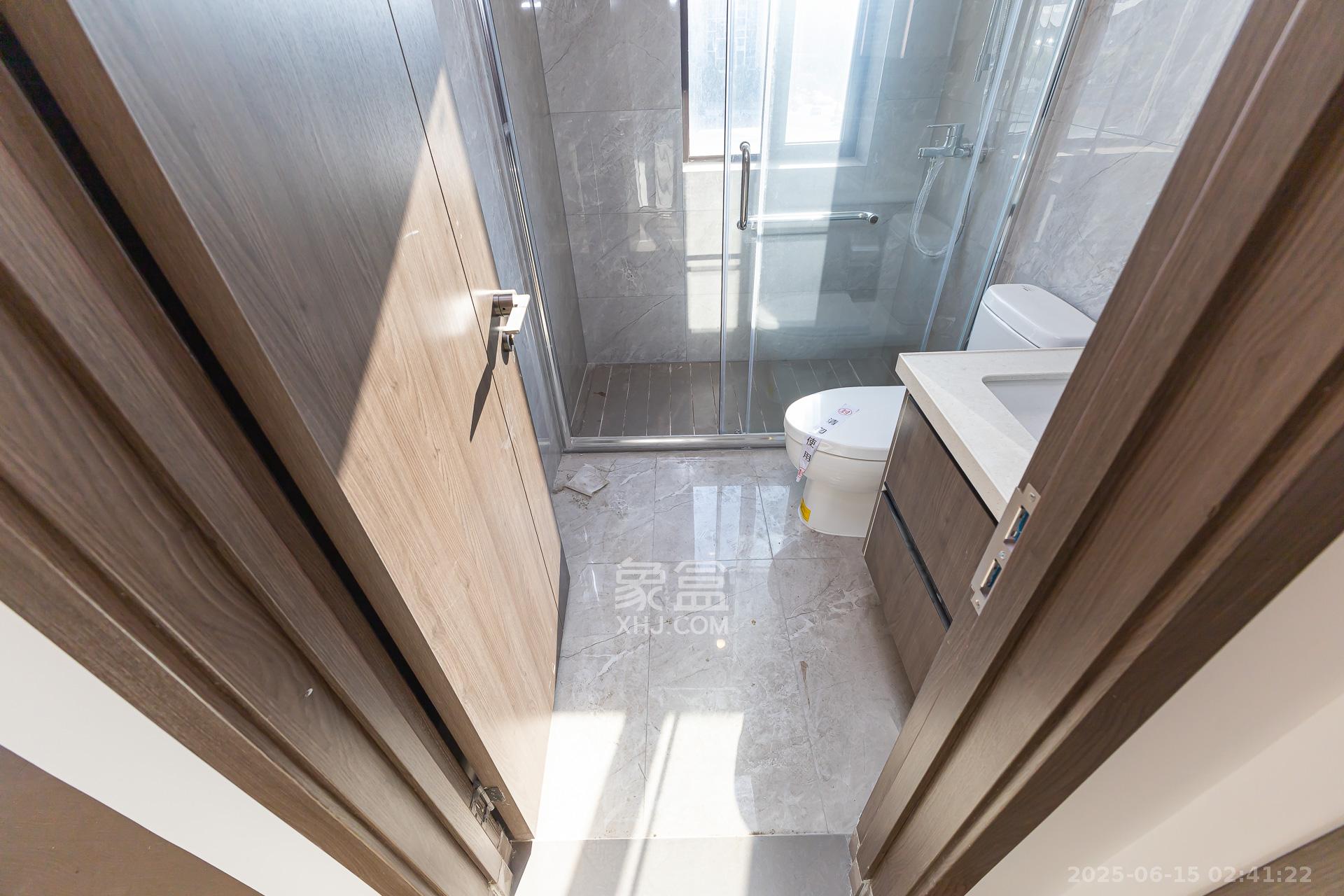 裕和府（乐万邦康桥悦城）  4室2厅2卫    140.0万卫生间