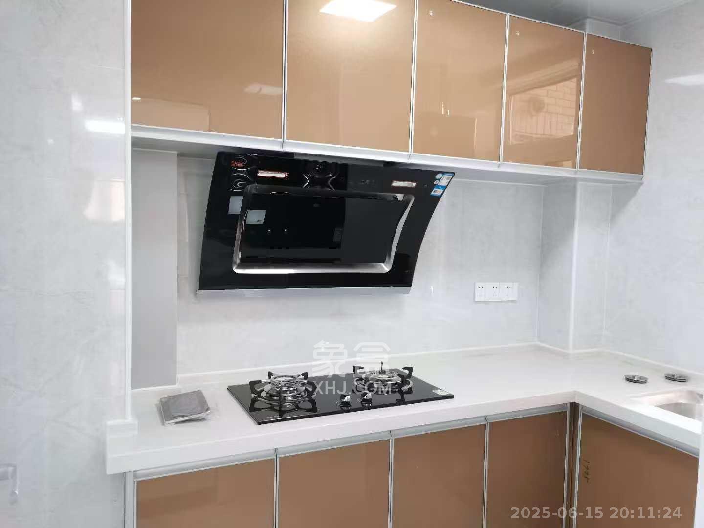 楚天世纪城西苑  3室2厅2卫   2100.00元/月室内图