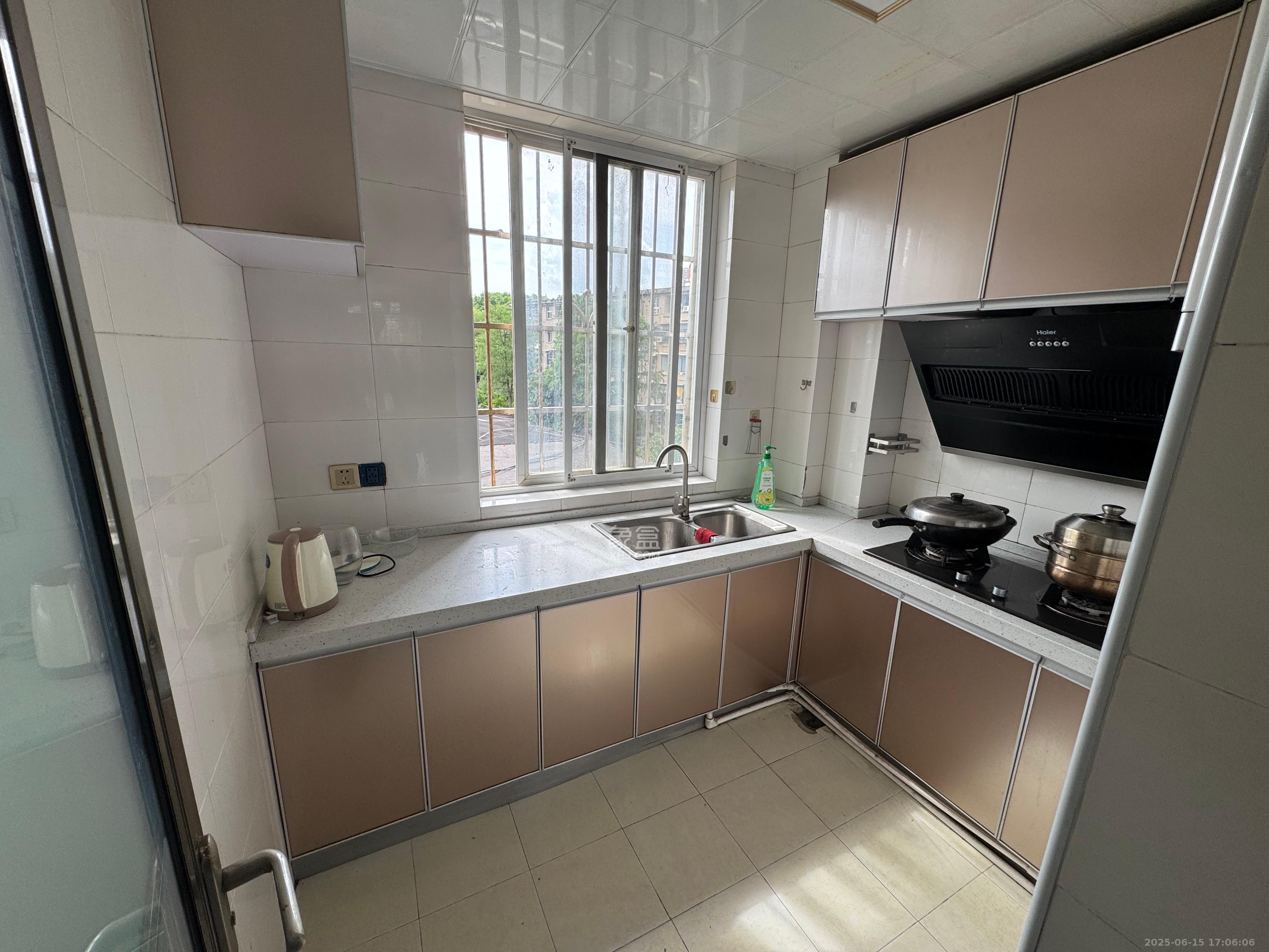 华欣公寓 2室2厅1卫 1600.0元/月 华欣公寓 2室2厅1卫 1600.0元/月室内图