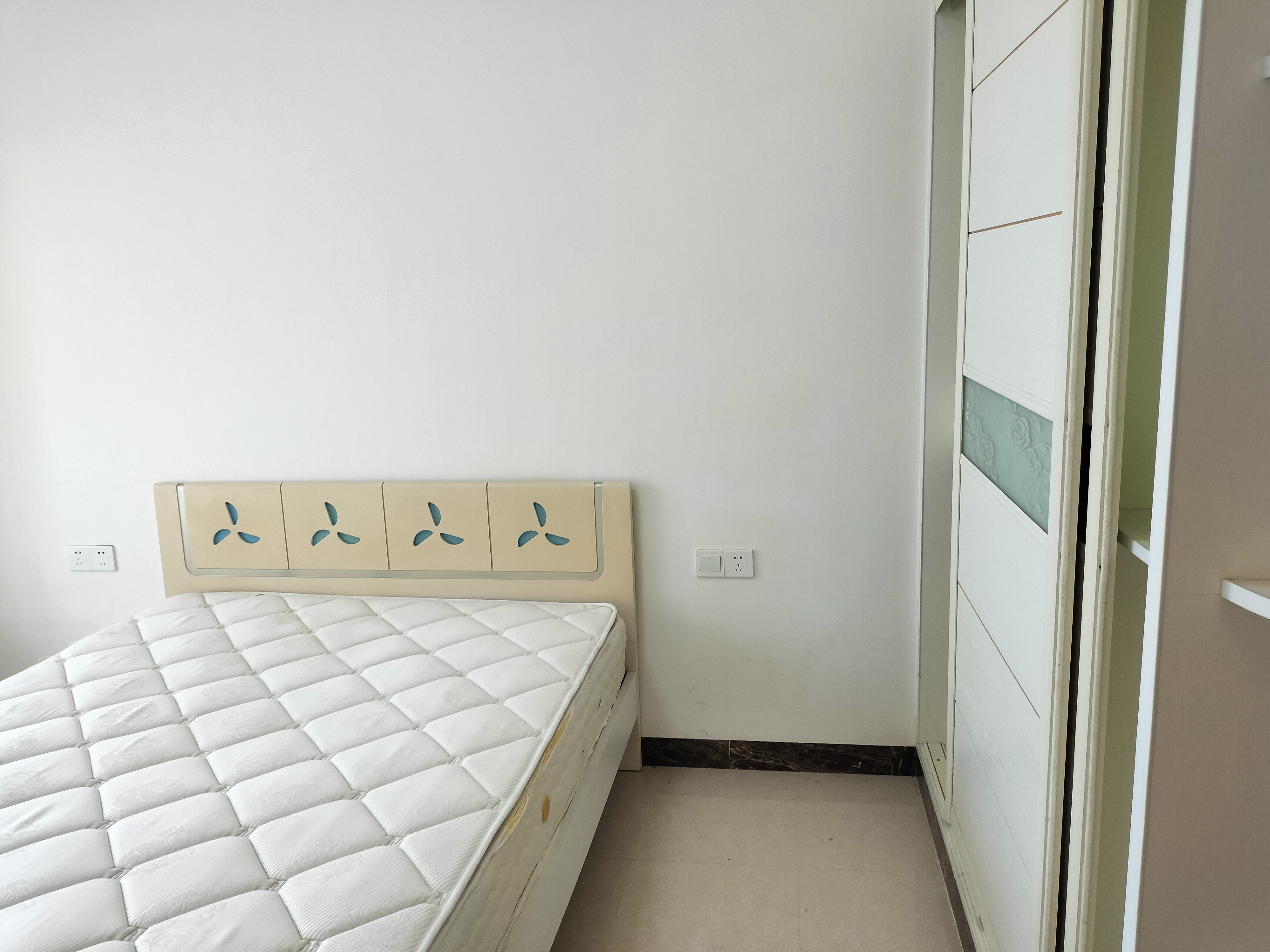 宁江花园  3室2厅2卫   2500.00元/月室内图