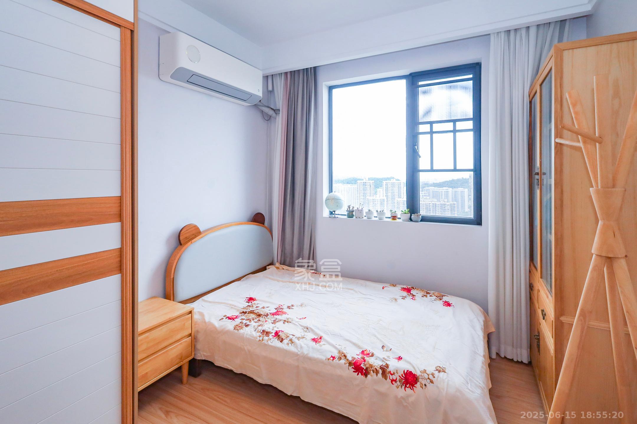 金恒银杉里 4室2厅2卫 150.8万 金恒银杉里 4室2厅2卫 150.8万卧室