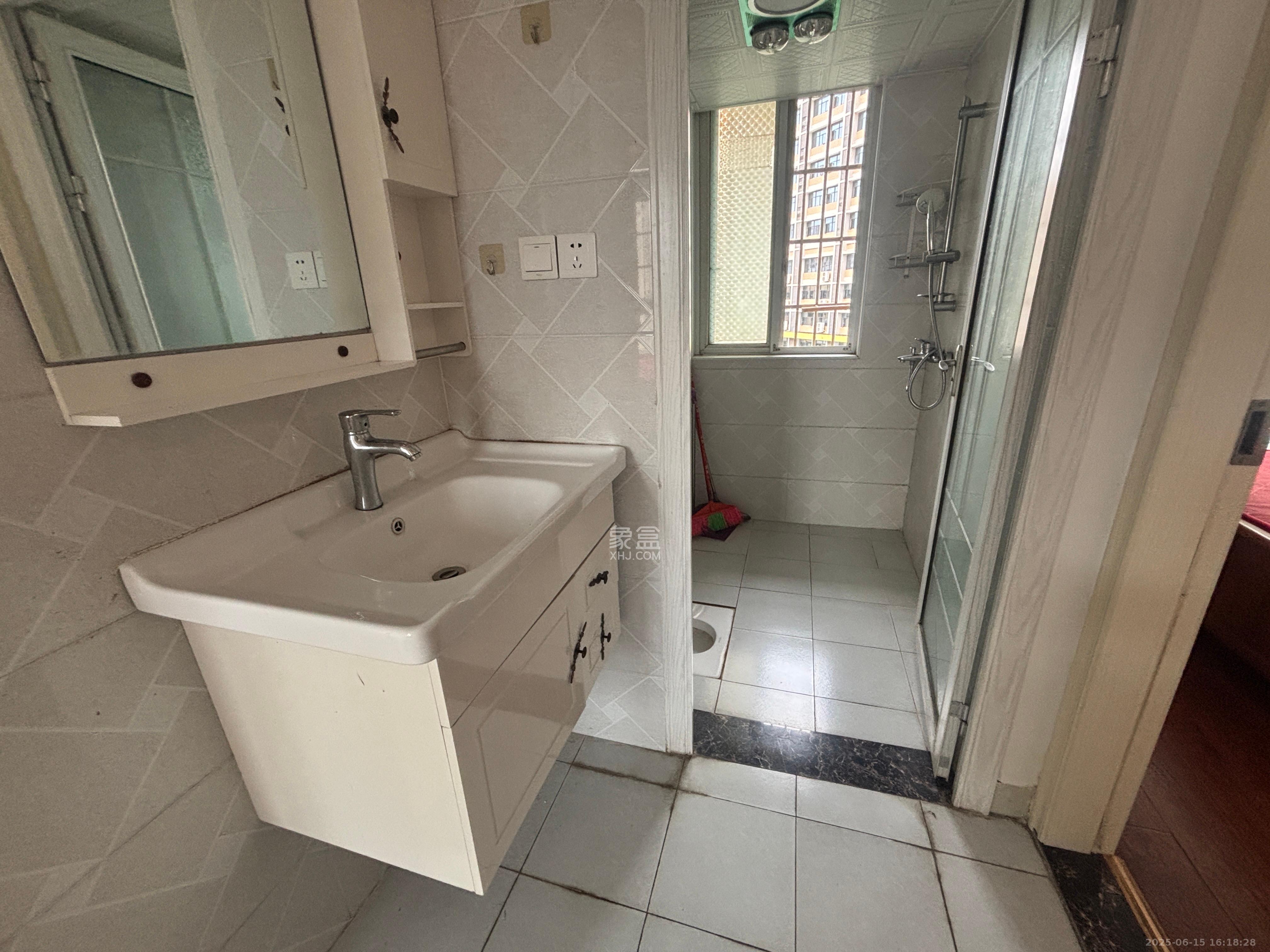 光明城市(星辰青年城) 4室2厅1卫 2400.0元/月 光明城市(星辰青年城) 4室2厅1卫 2400.0元/月室内图