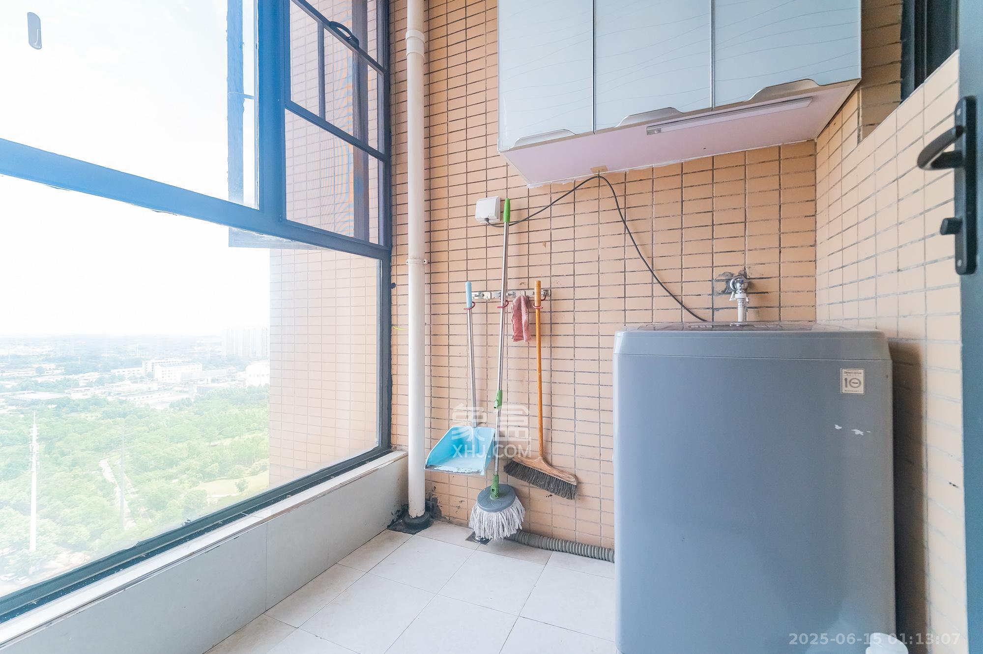 深业睿城  3室2厅1卫    92.0万 深业睿城  3室2厅1卫    92.0万厨房