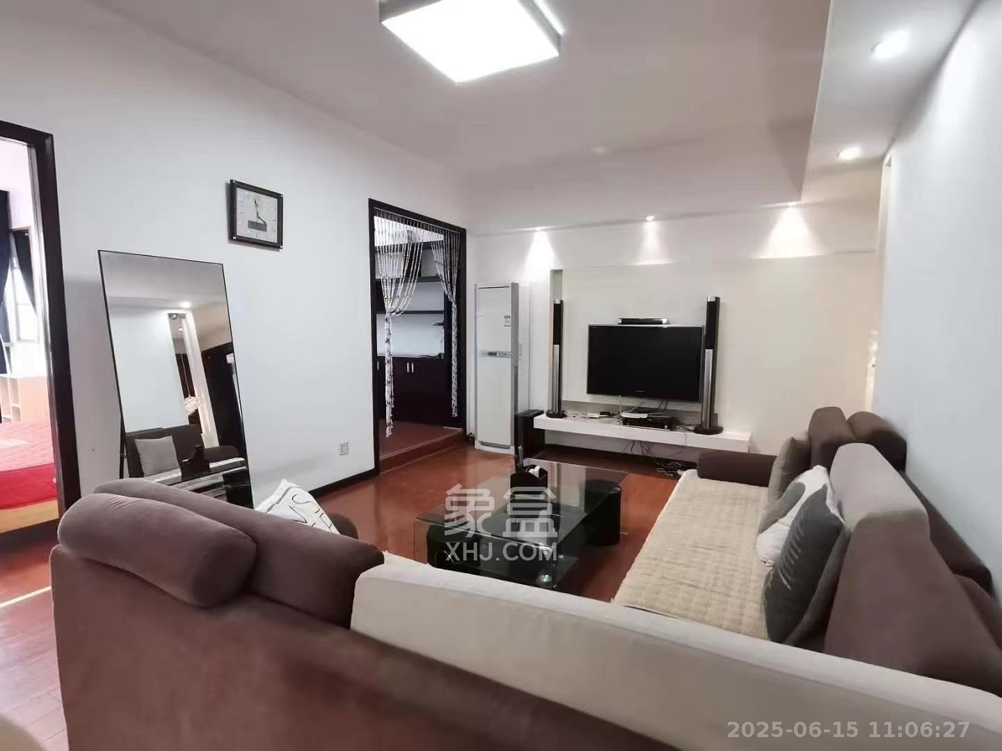 新青年公寓  3室2厅1卫   3800.00元/月室内图