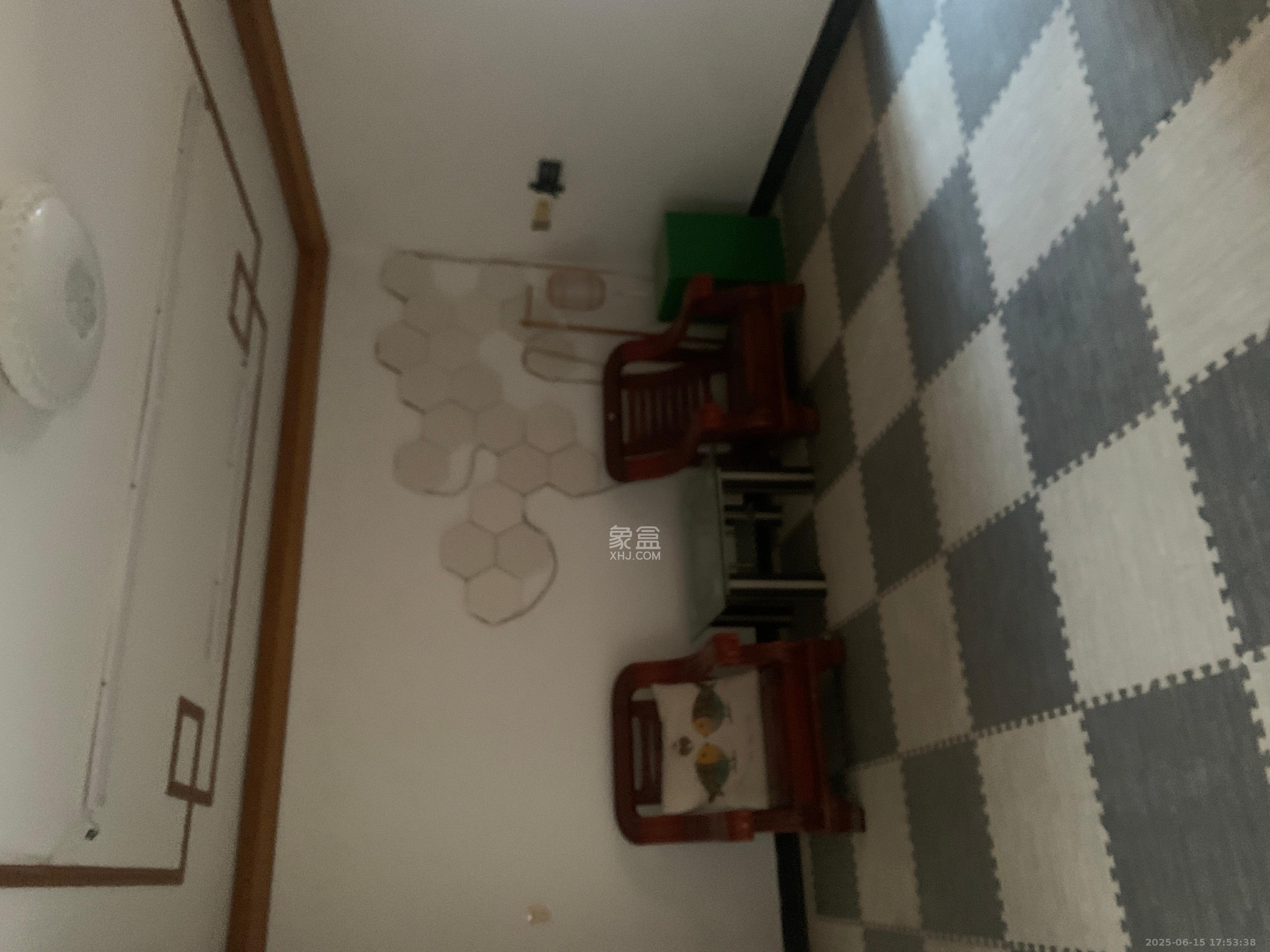 涂家冲社区(涂新小区、农商银行宿舍) 4室2厅2卫 2600.0元/月 涂家冲社区(涂新小区、农商银行宿舍) 4室2厅2卫 2600.0元/月室内图