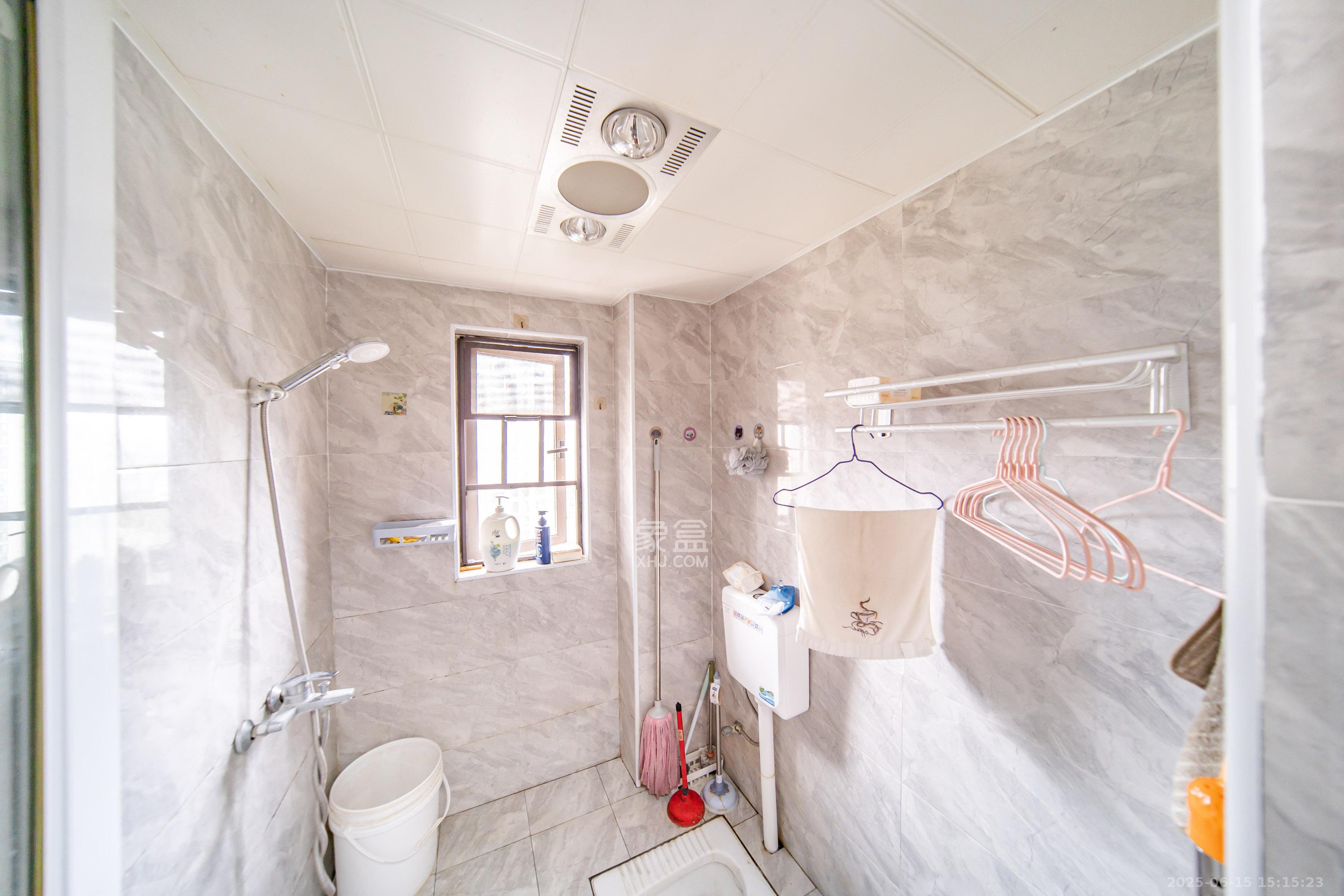 合能洋湖公馆  3室2厅1卫    71.0万卫生间