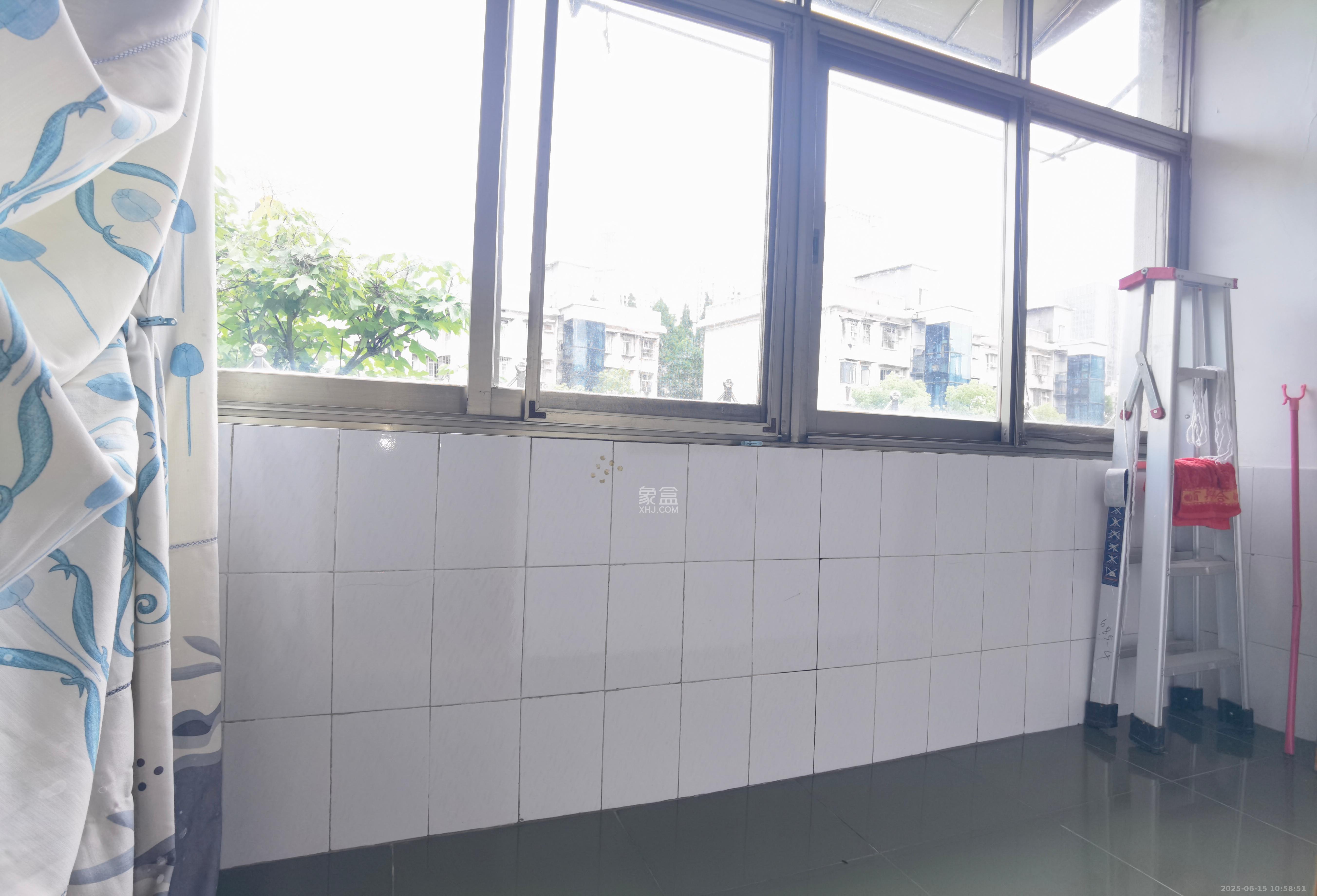 清水塘社区一中宿舍  3室1厅1卫   4300.00元/月室内图