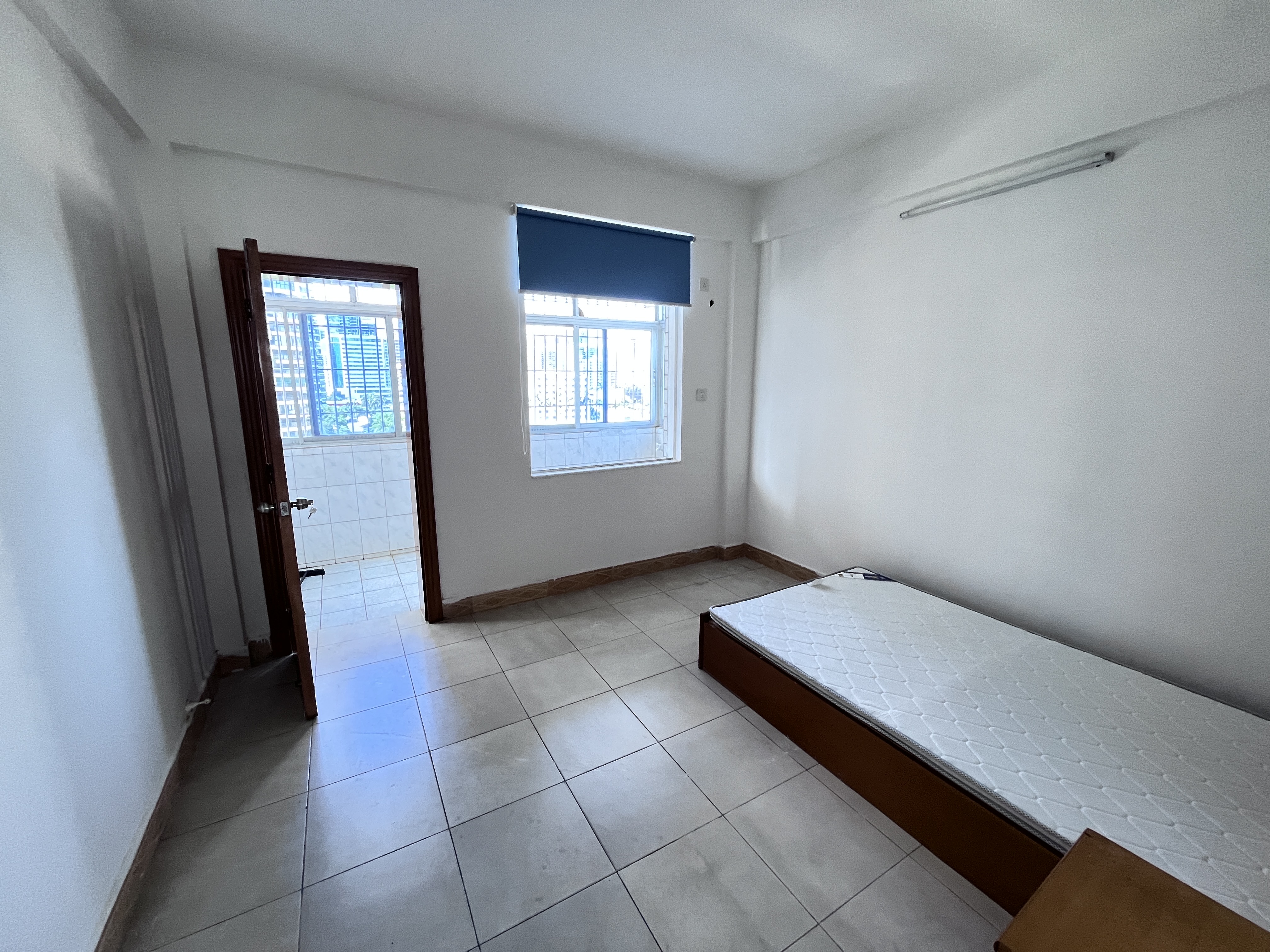 爱华小区 3室2厅1卫 2300.0元/月 爱华小区 3室2厅1卫 2300.0元/月室内图